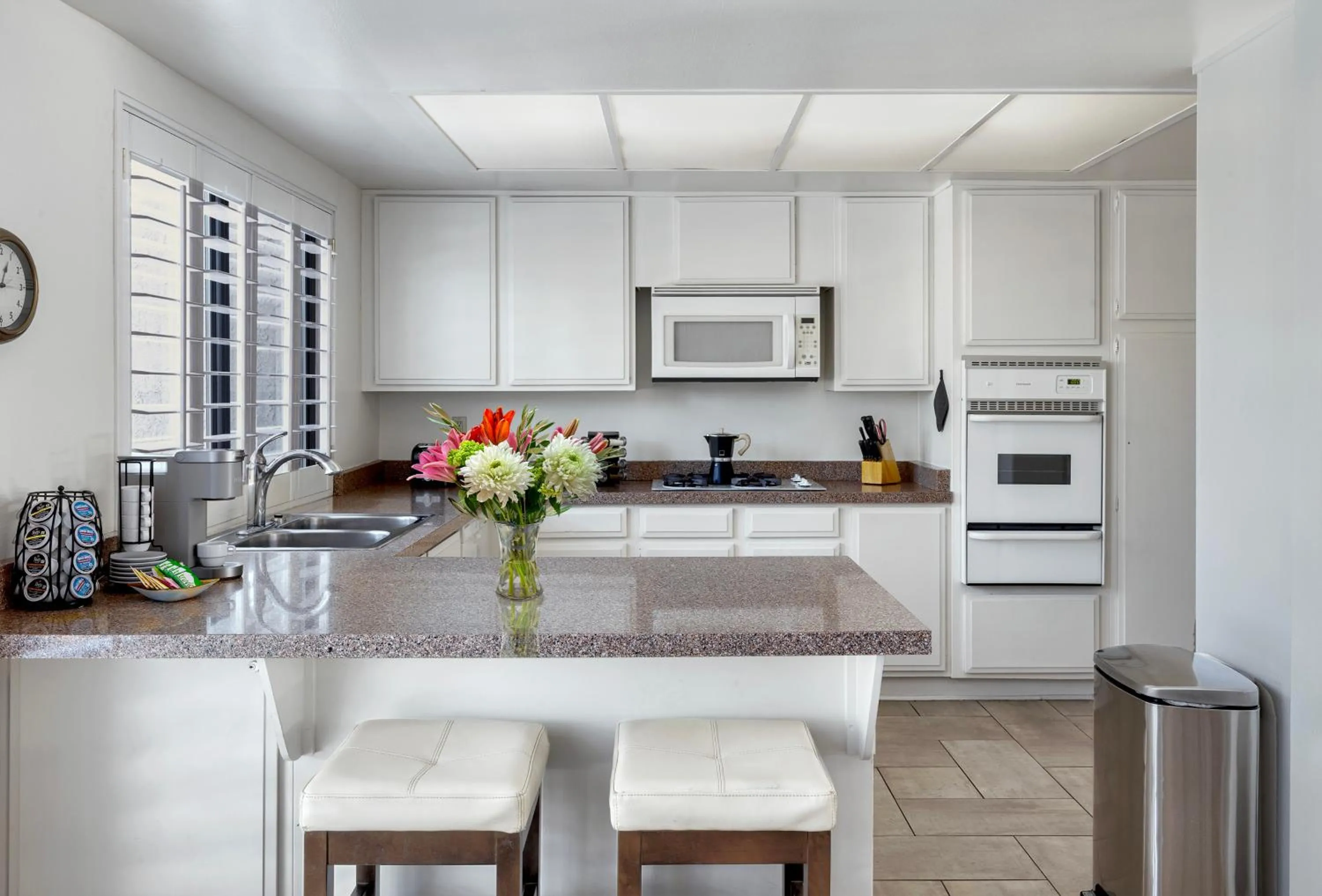 Coffee/tea facilities in Sundance Villas by Private Villa Management