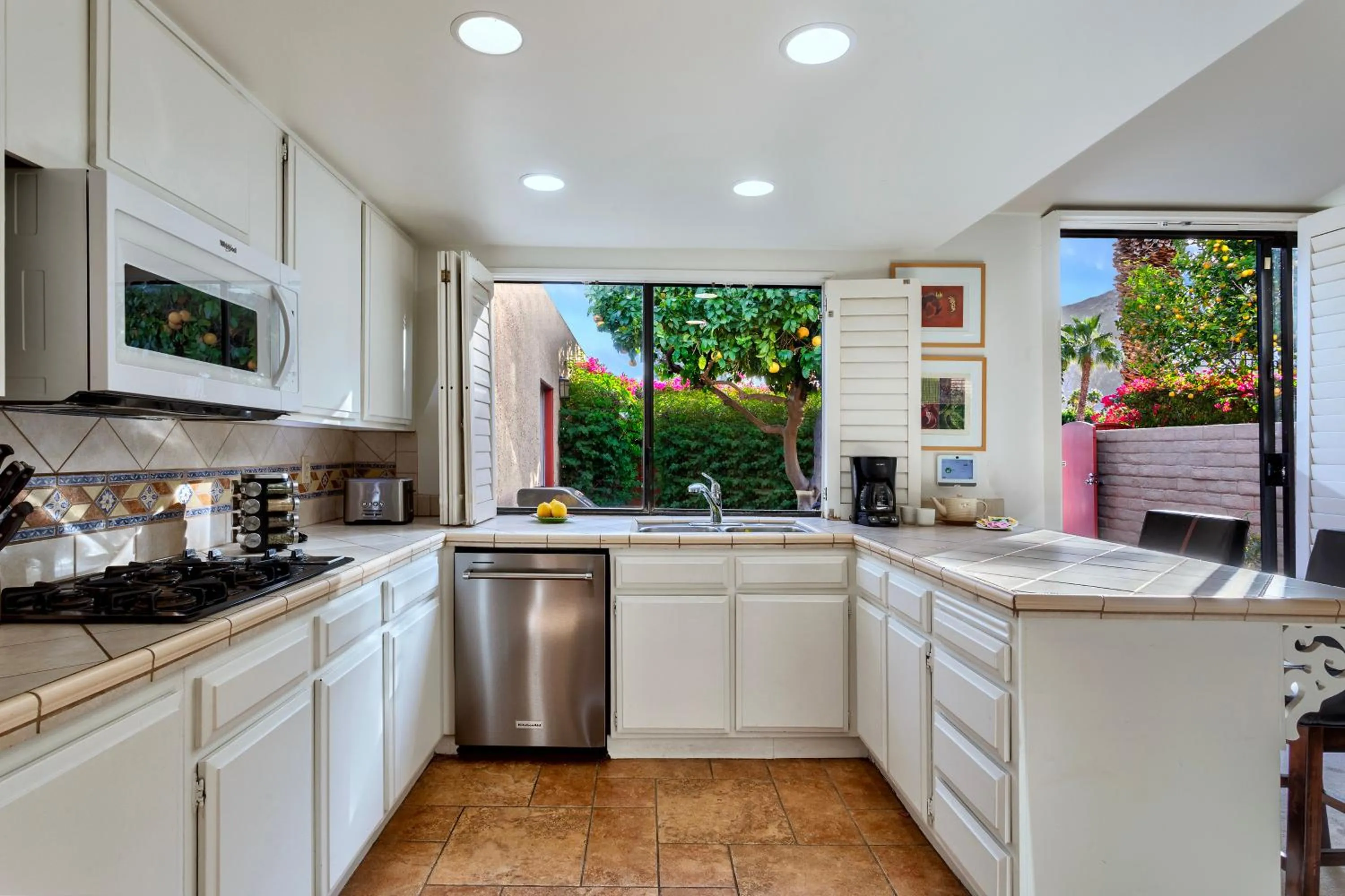 Coffee/tea facilities in Sundance Villas by Private Villa Management