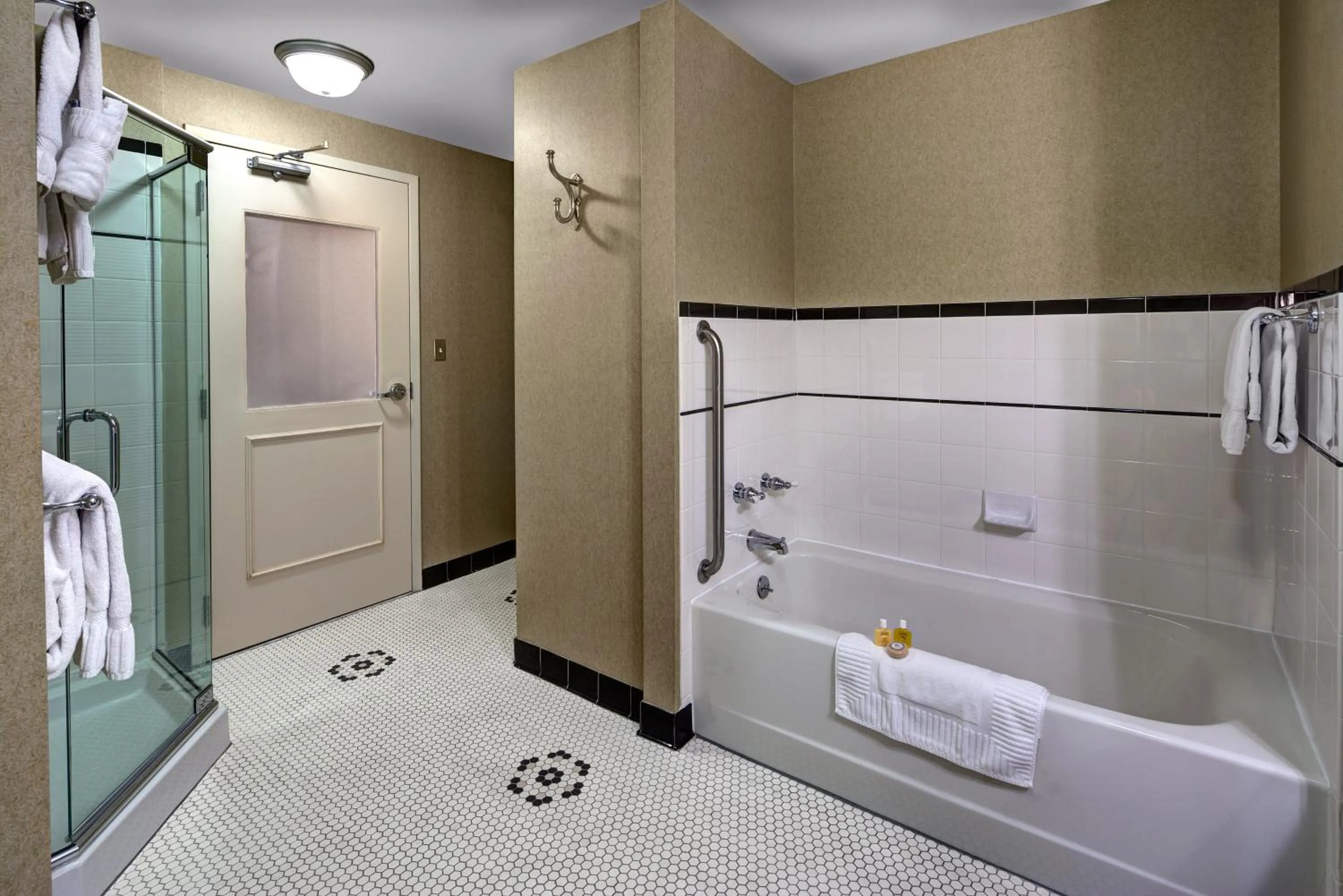 Shower, Bed in Carnegie Hotel & Spa