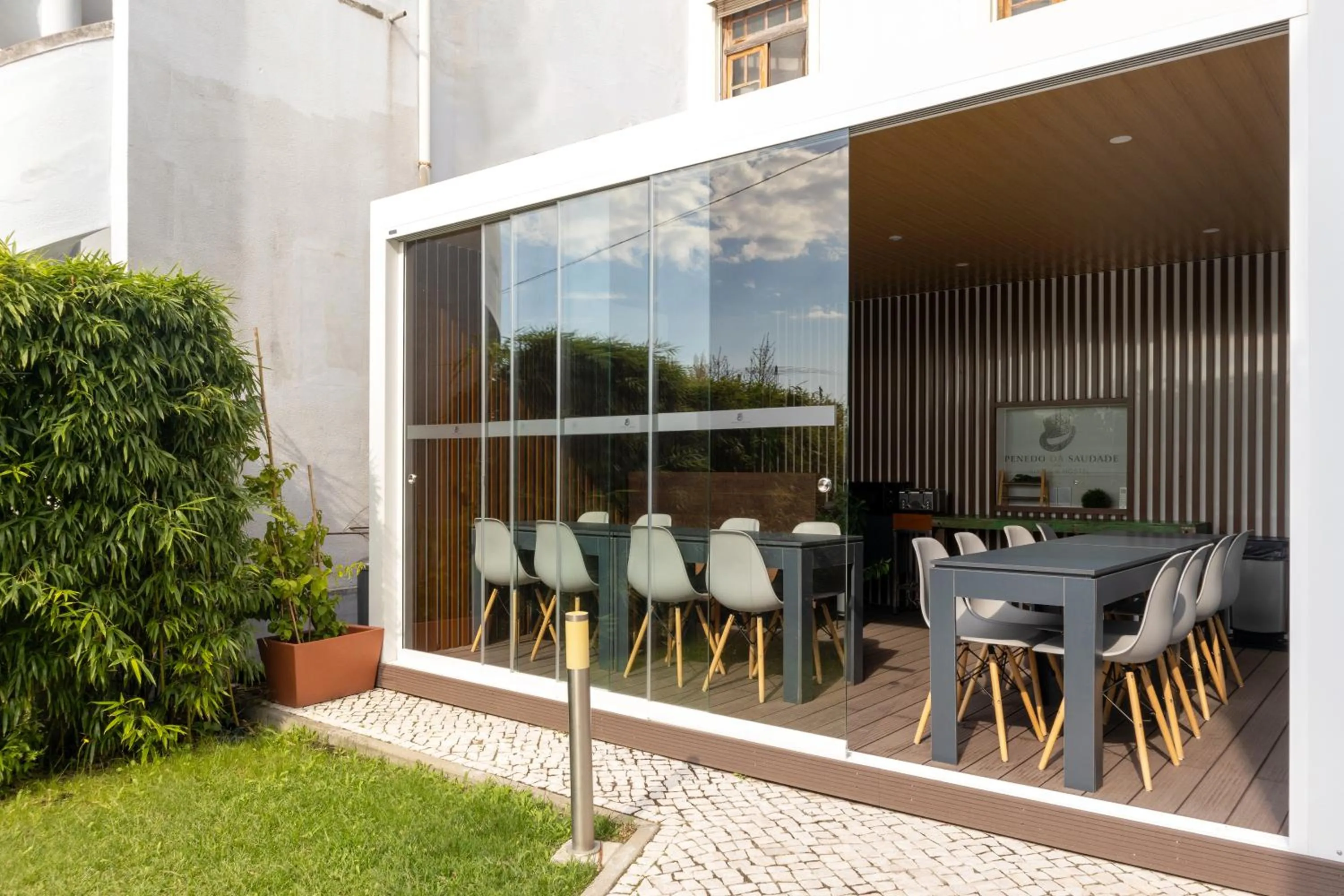 Patio in Penedo da Saudade Suites & Hostel