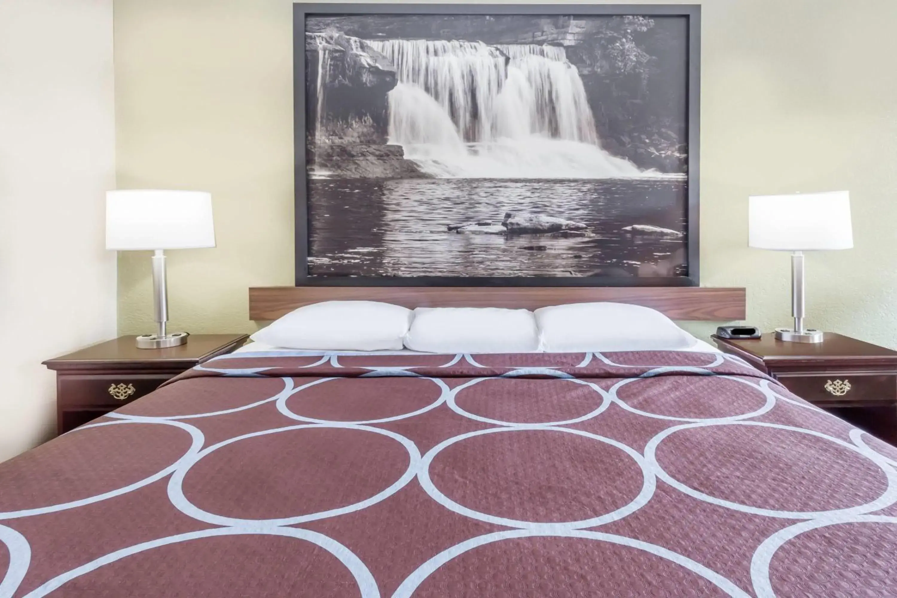 Photo of the whole room, Bed in Super 8 by Wyndham Logansport Photo of the whole room, Bed in Super 8 by Wyndham Logansport