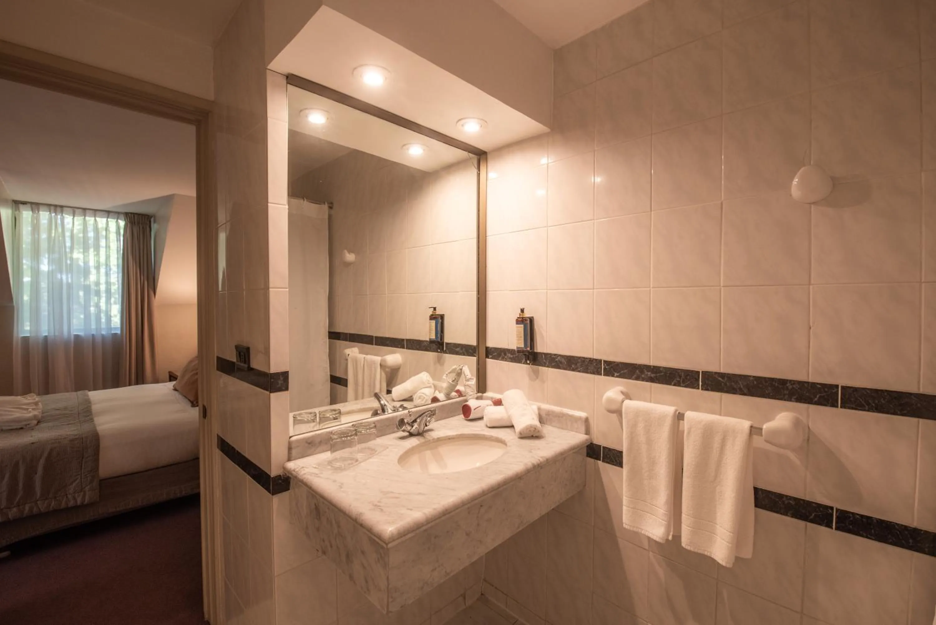 Bathroom in Hotel Puerta del Sur