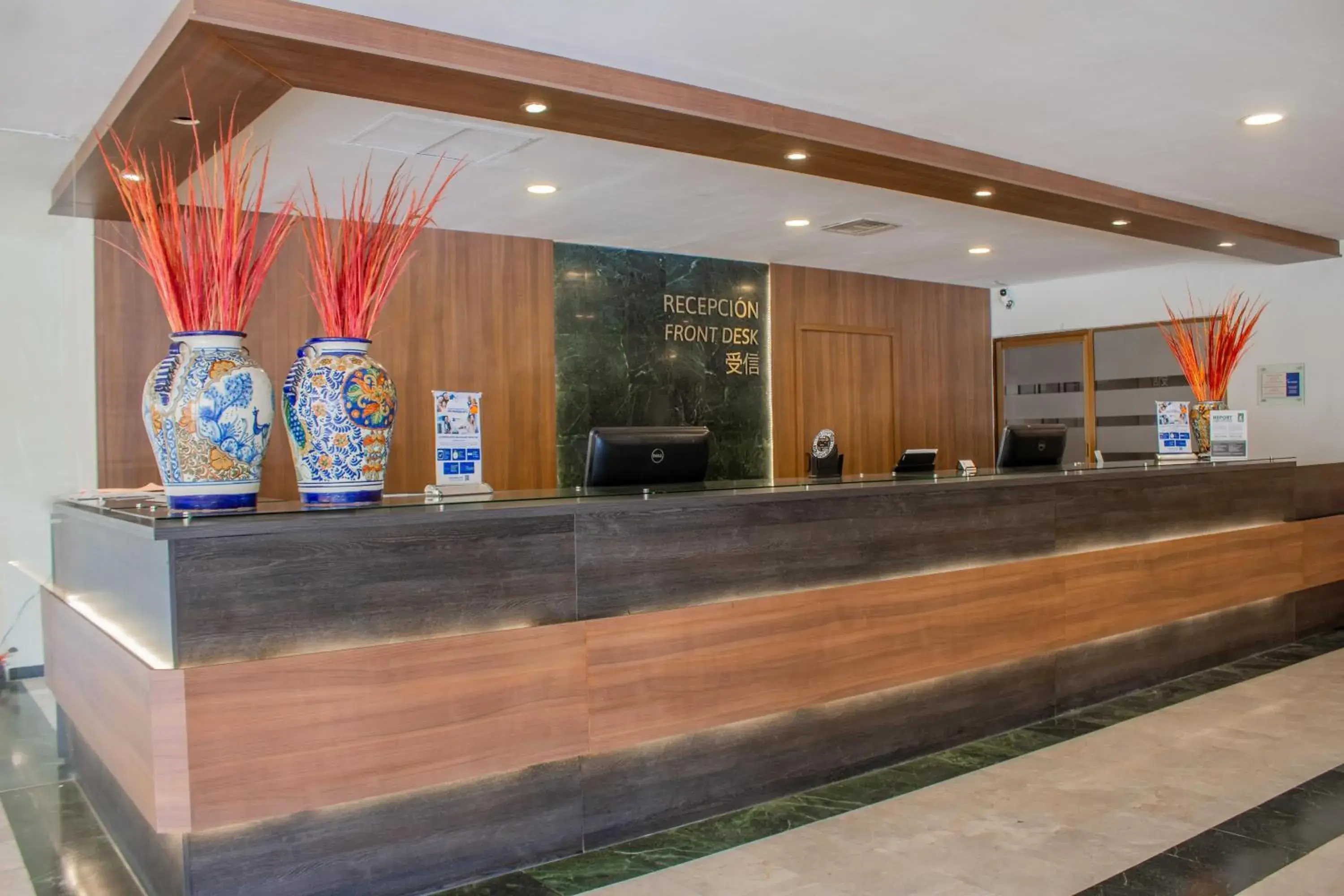 Lobby or reception in Best Western PLUS Plaza Florida & Tower Lobby or reception in Best Western PLUS Plaza Florida & Tower