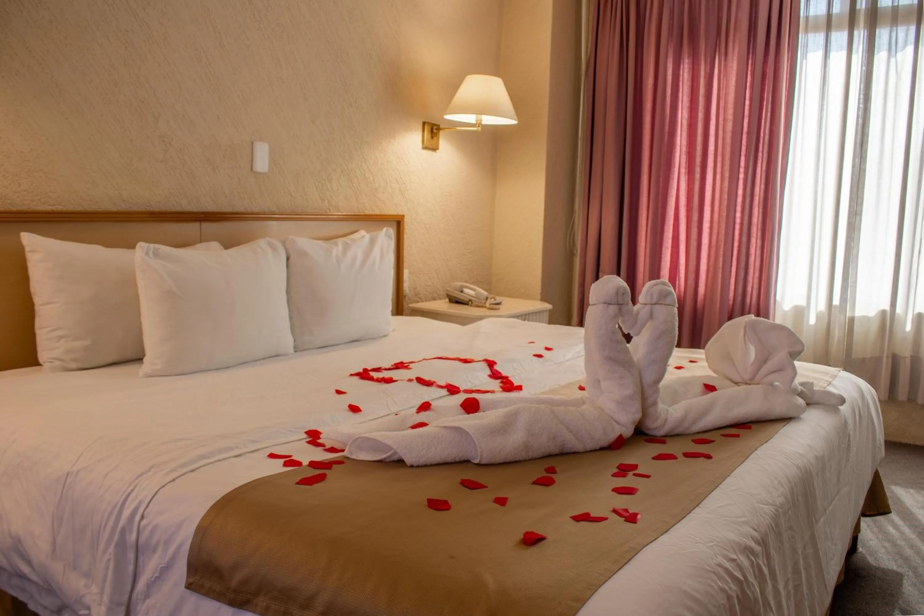 Bedroom, Bed in Best Western PLUS Plaza Florida & Tower