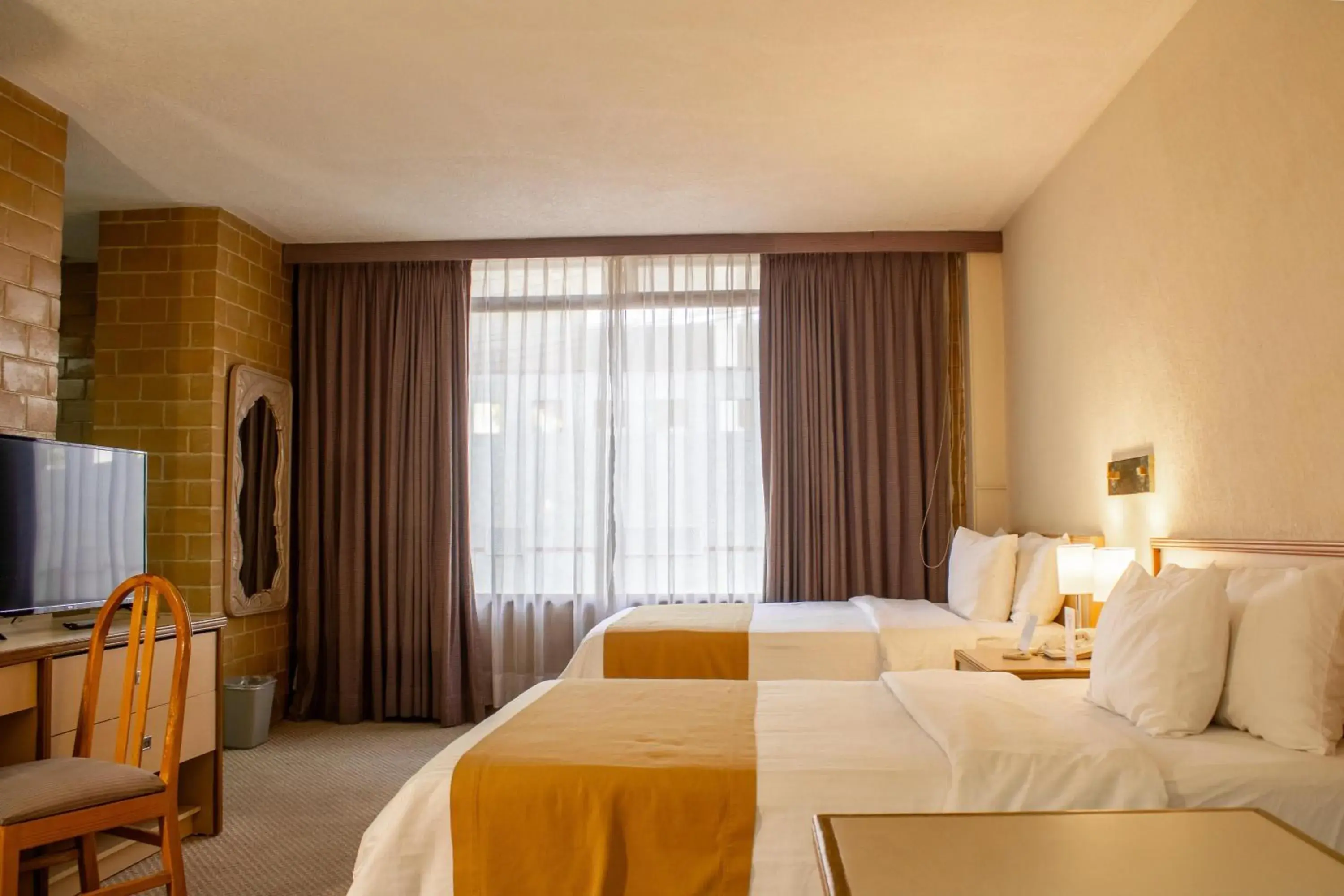 Bedroom, Bed in Best Western PLUS Plaza Florida & Tower Bedroom, Bed in Best Western PLUS Plaza Florida & Tower