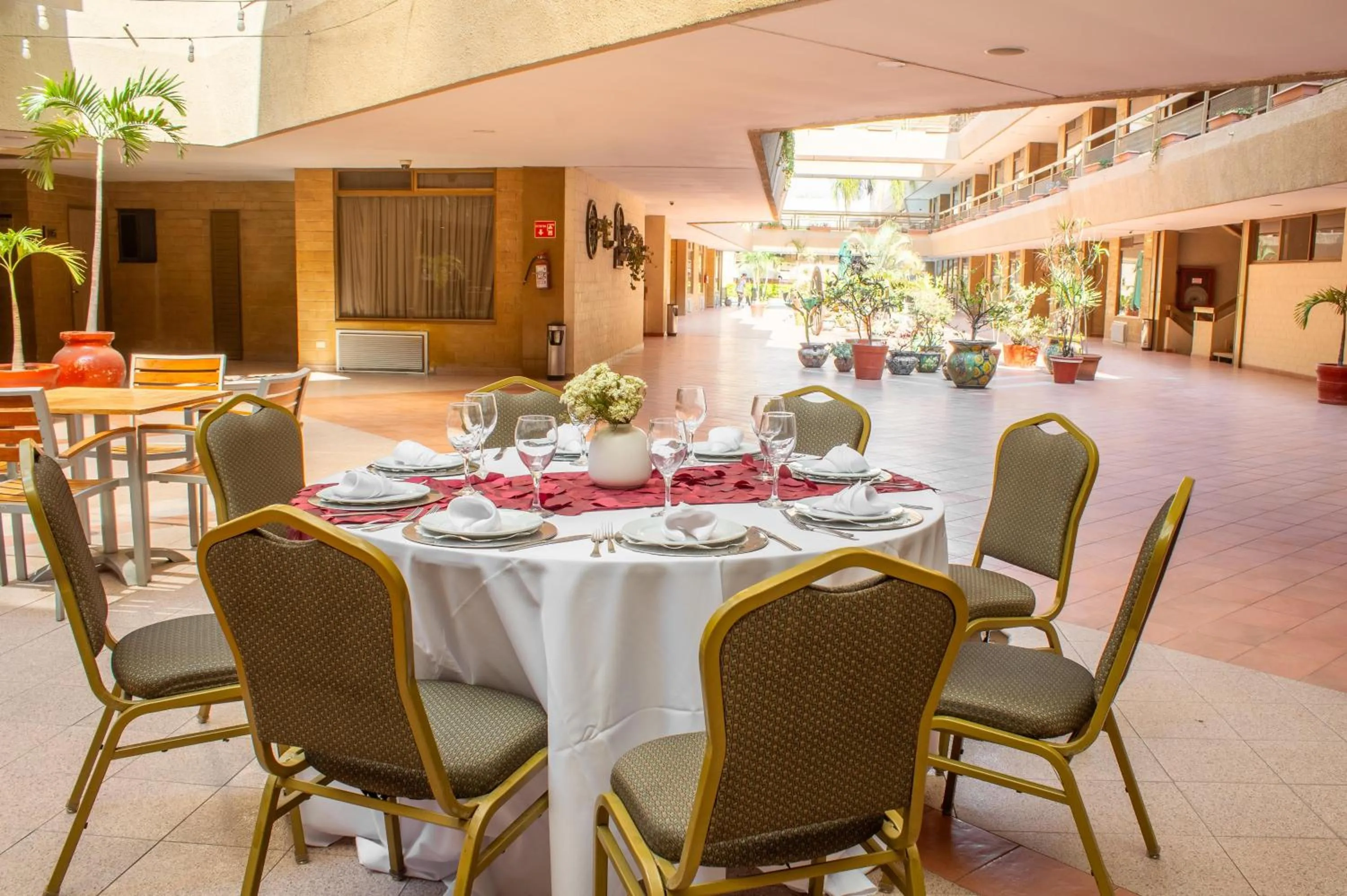 Property building in Best Western PLUS Plaza Florida & Tower