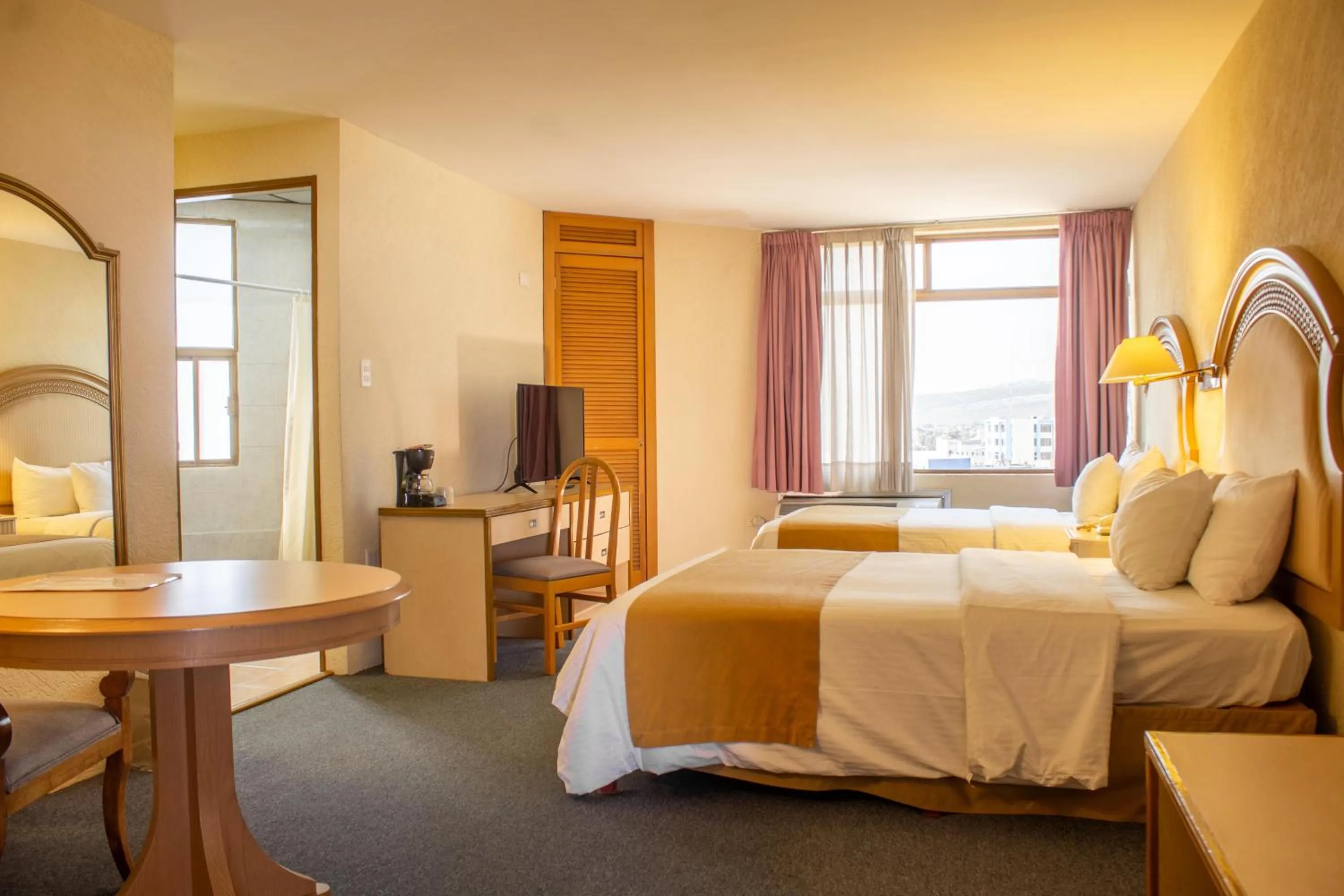 Bedroom, Bed in Best Western PLUS Plaza Florida & Tower