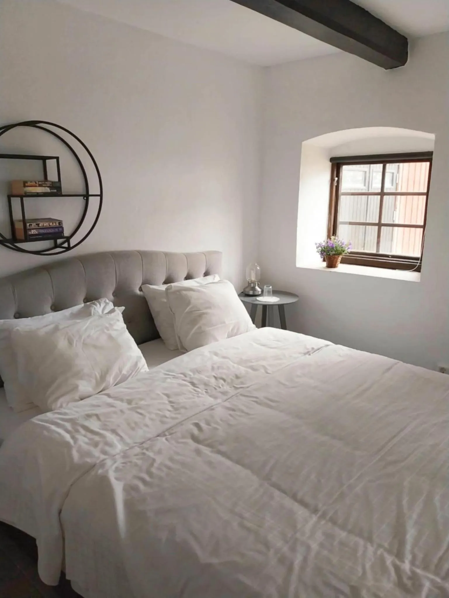 Photo of the whole room, Bed in Gårdshotellet