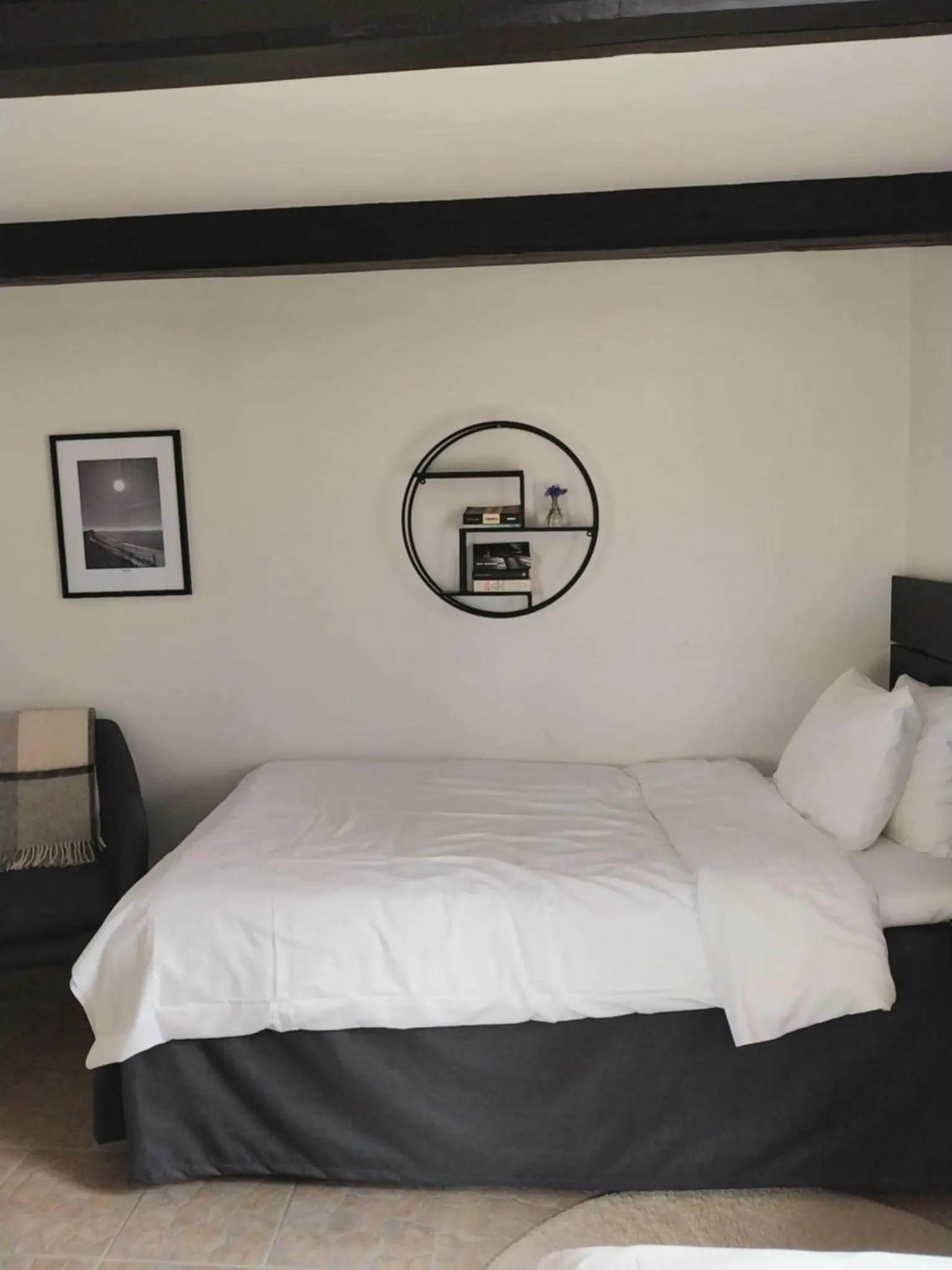 Photo of the whole room, Bed in Gårdshotellet