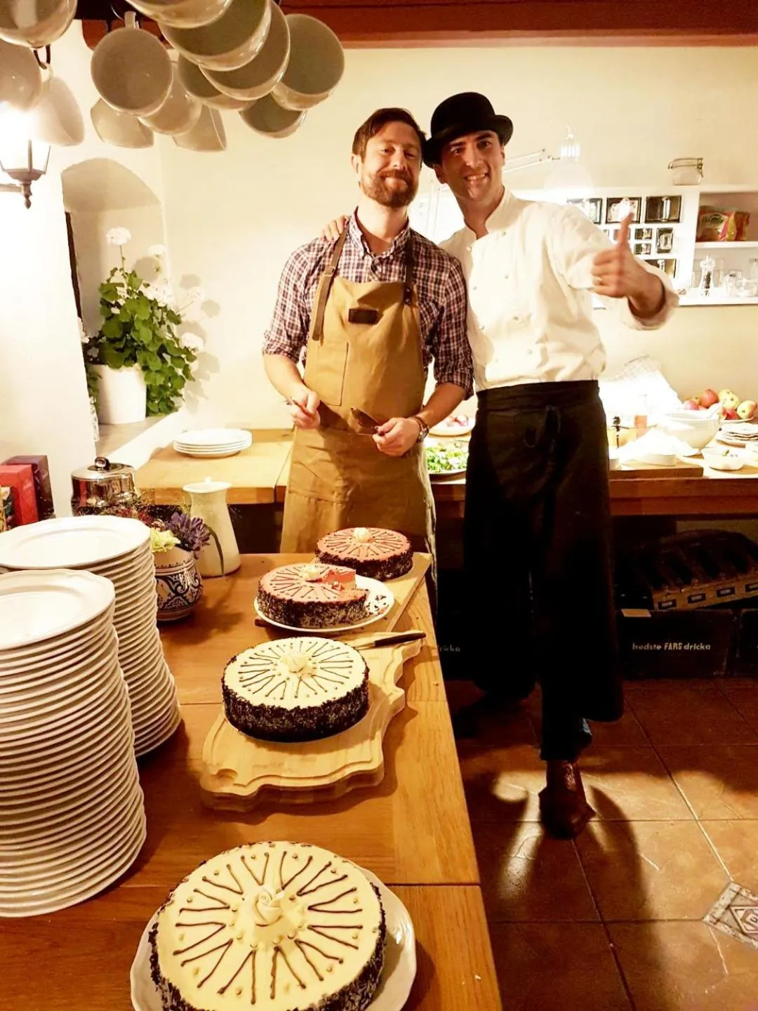 People in Gårdshotellet