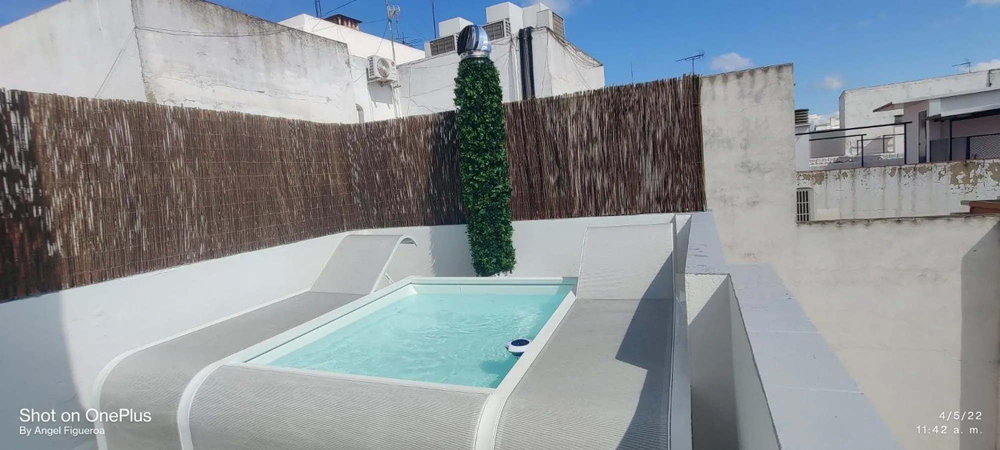 Pool view in DreamsApt Sagasta