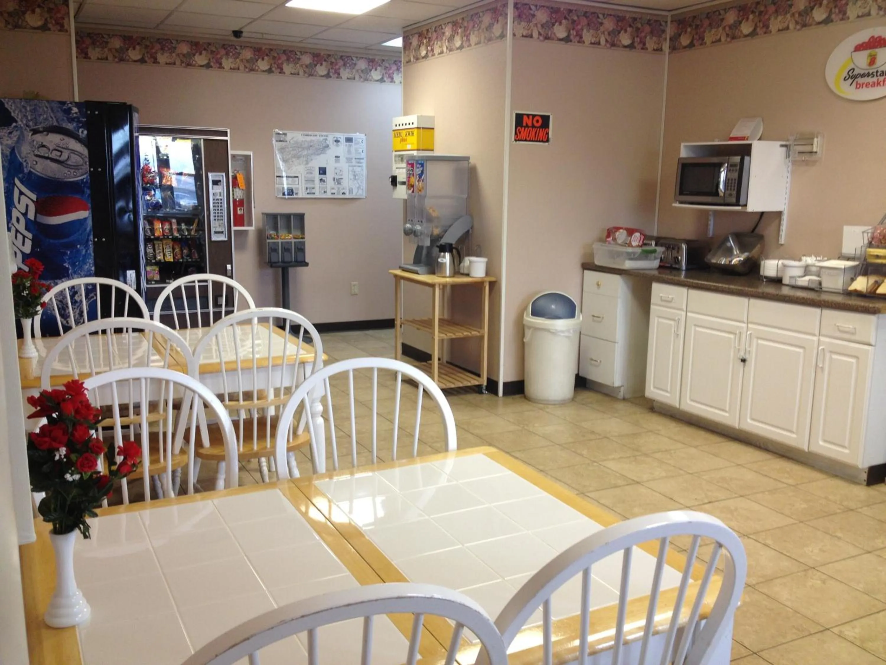 Restaurant/places to eat in Super 8 by Wyndham Carlisle North