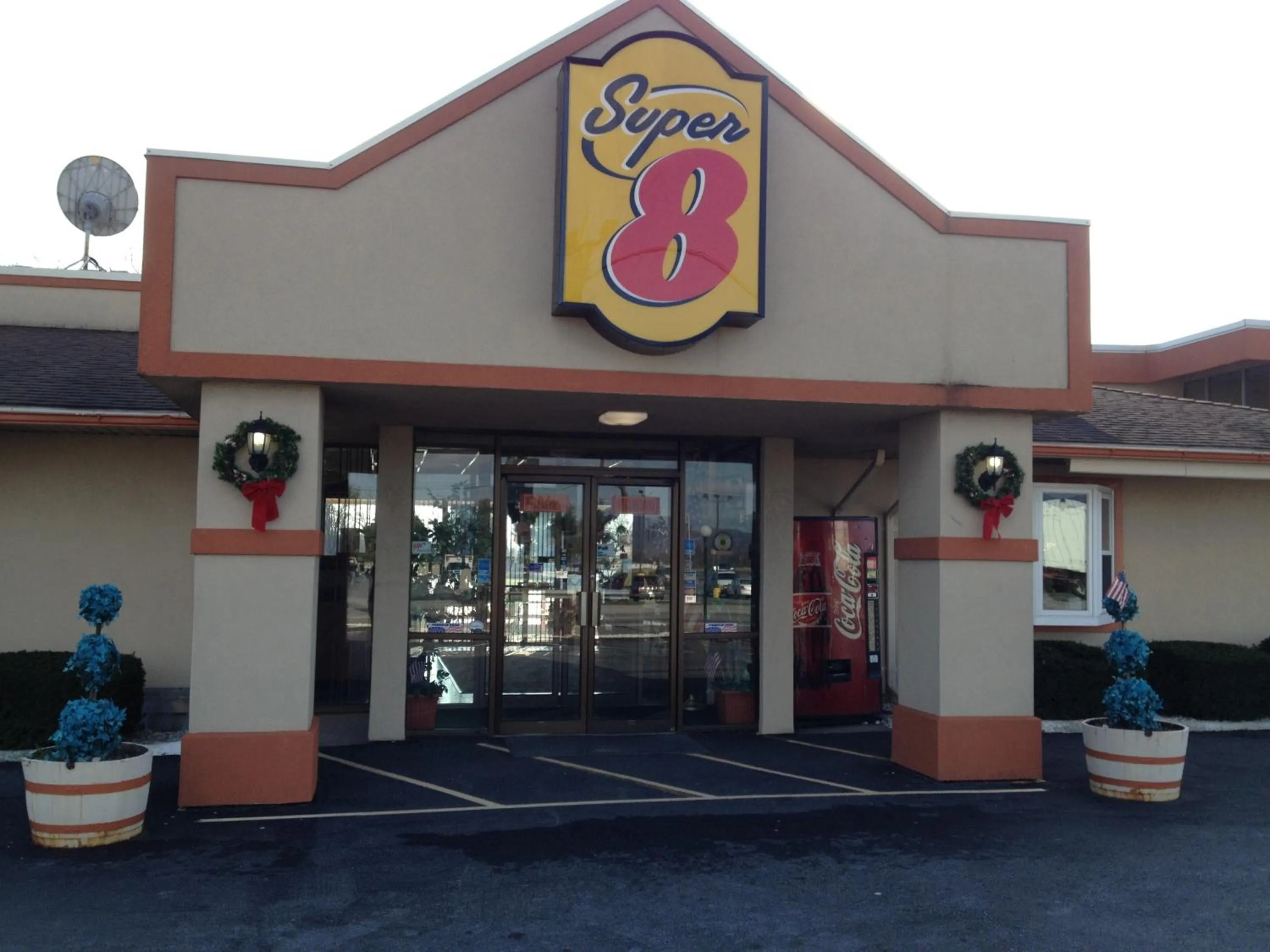 Facade/entrance in Super 8 by Wyndham Carlisle North