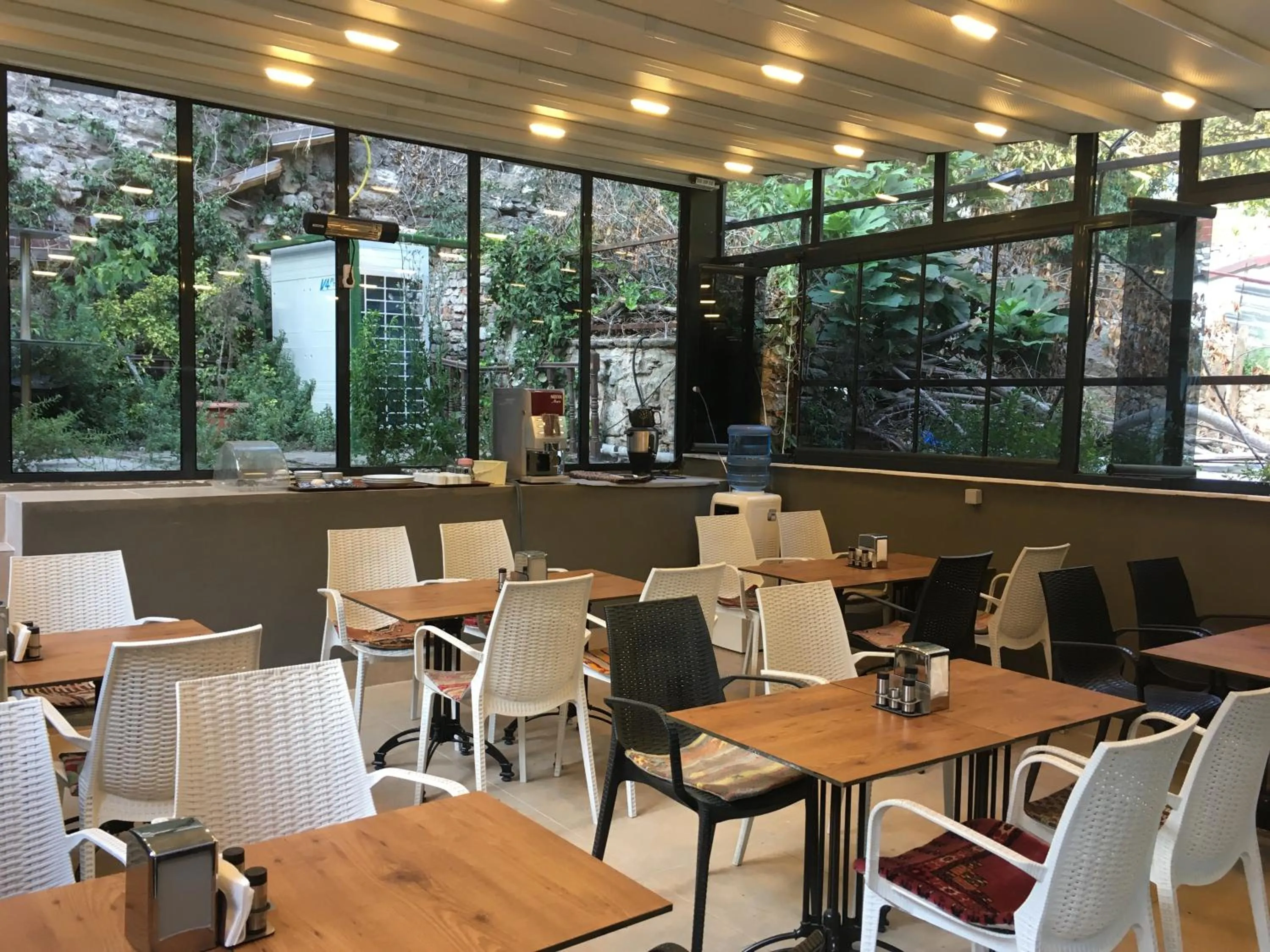 Garden, Restaurant/Places to Eat in Nuray Hotel