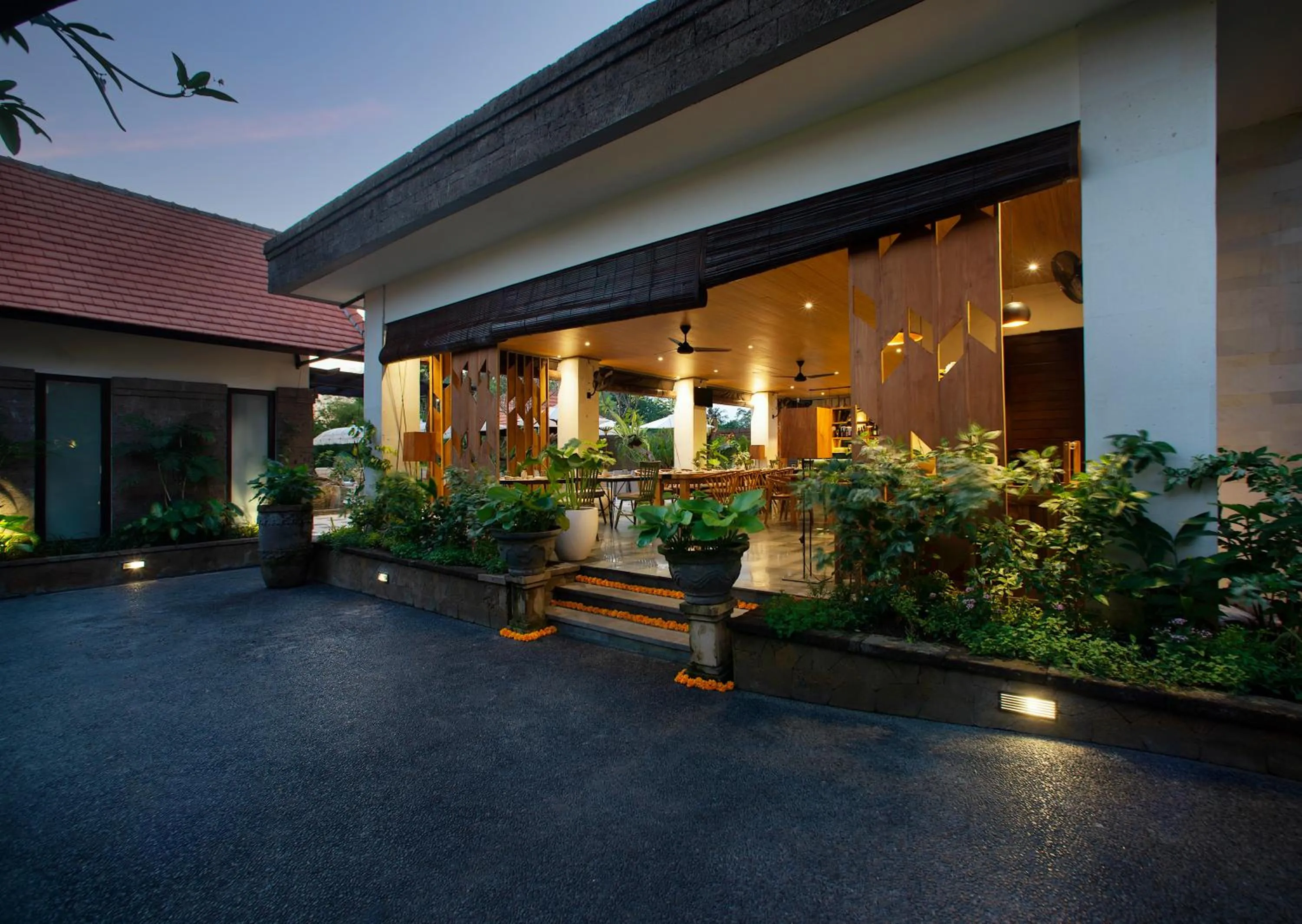 Restaurant/places to eat in Adepa Resort