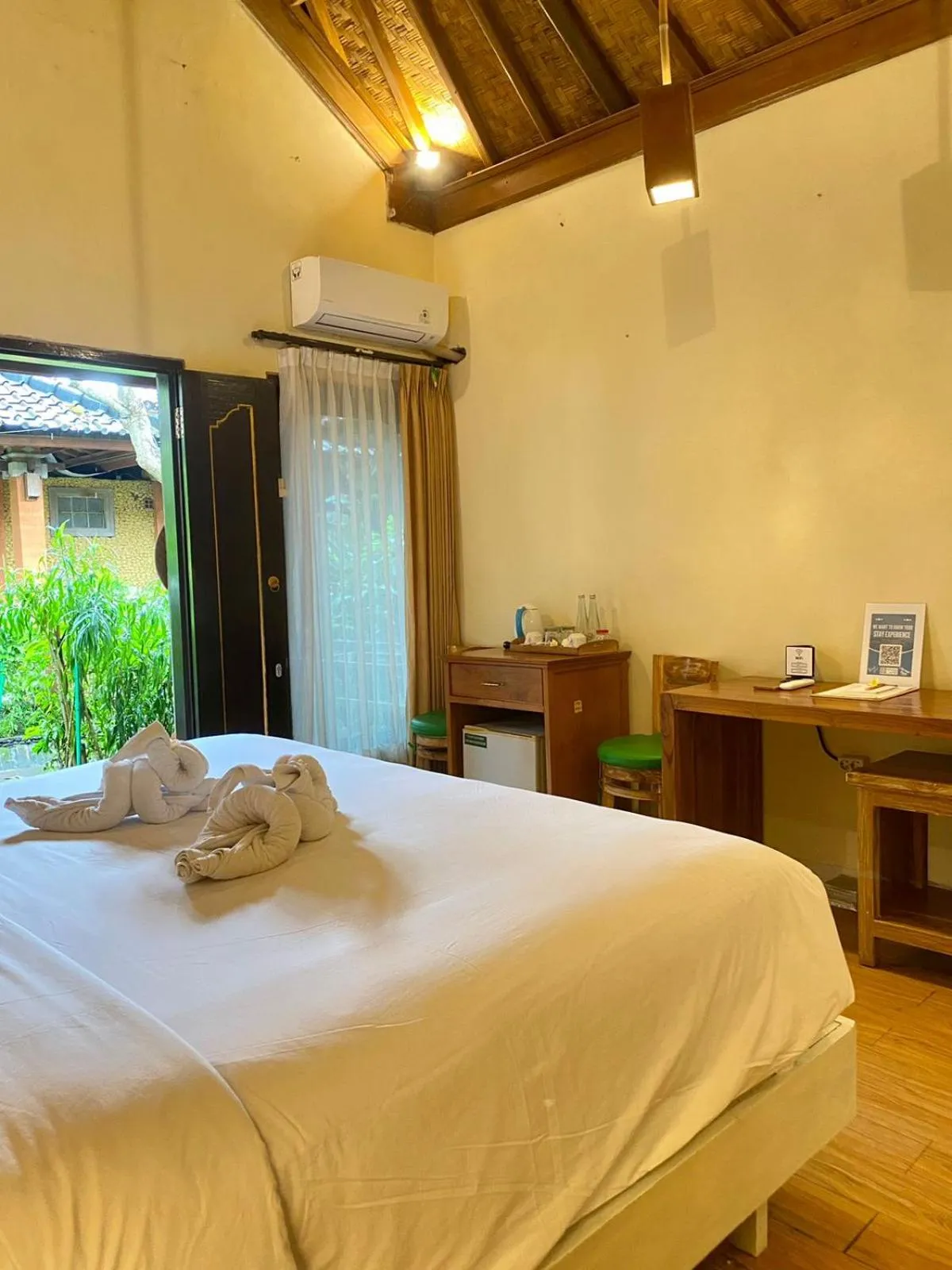 Coffee/tea facilities, Bed in Ashyana Candidasa Beach Resort