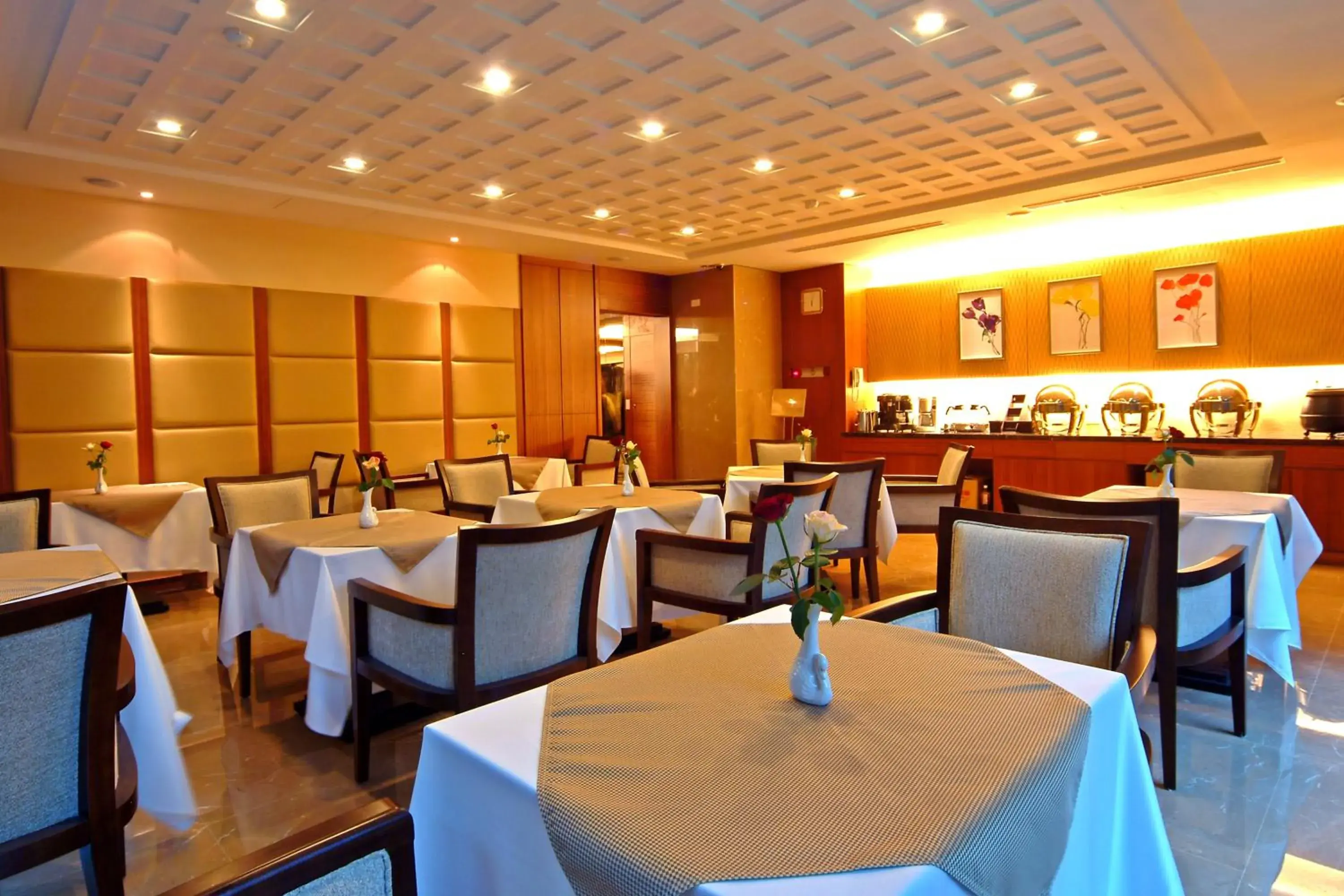 Restaurant/places to eat in Jingan Classic Inn Restaurant/places to eat in Jingan Classic Inn