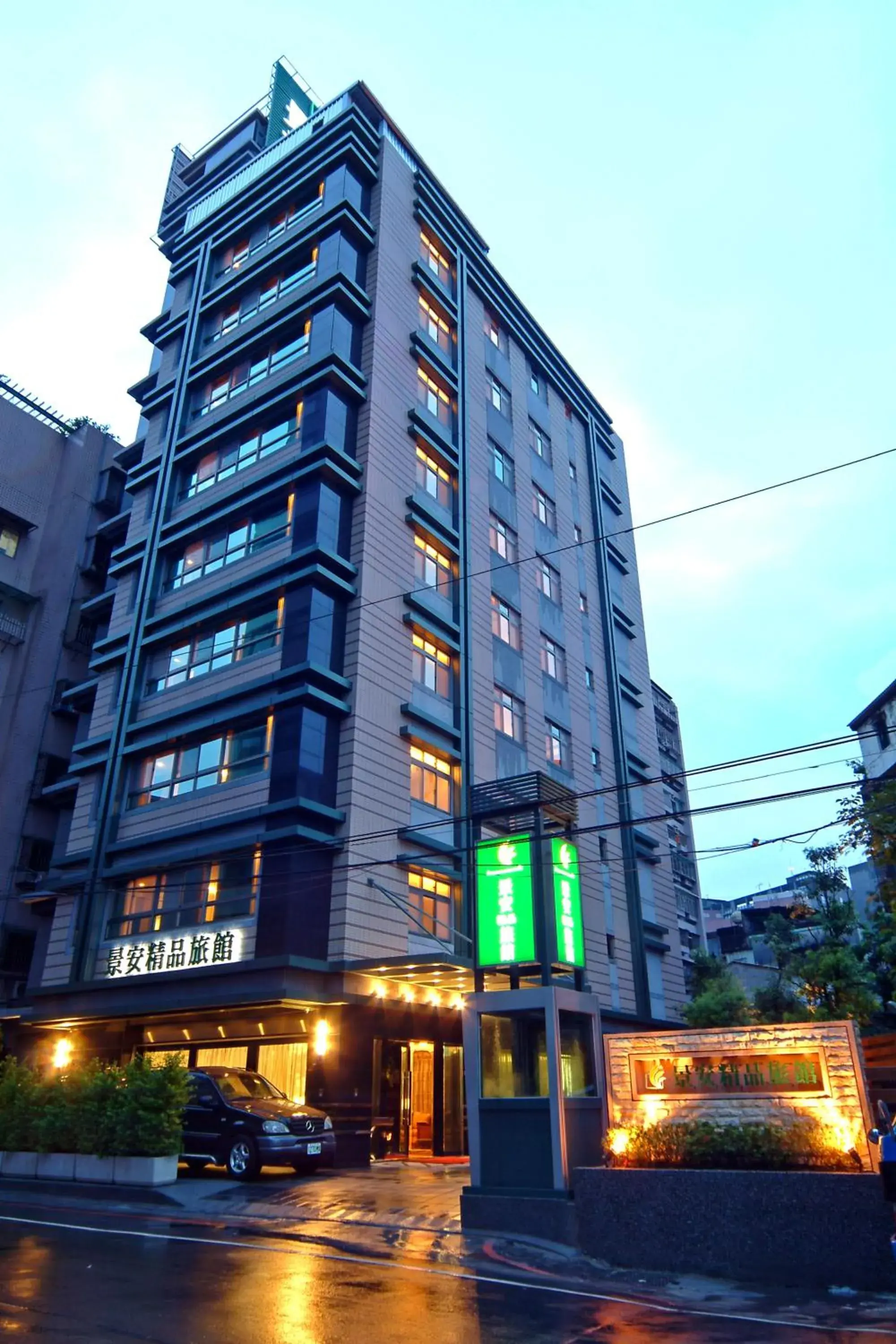 Property building in Jingan Classic Inn Property building in Jingan Classic Inn