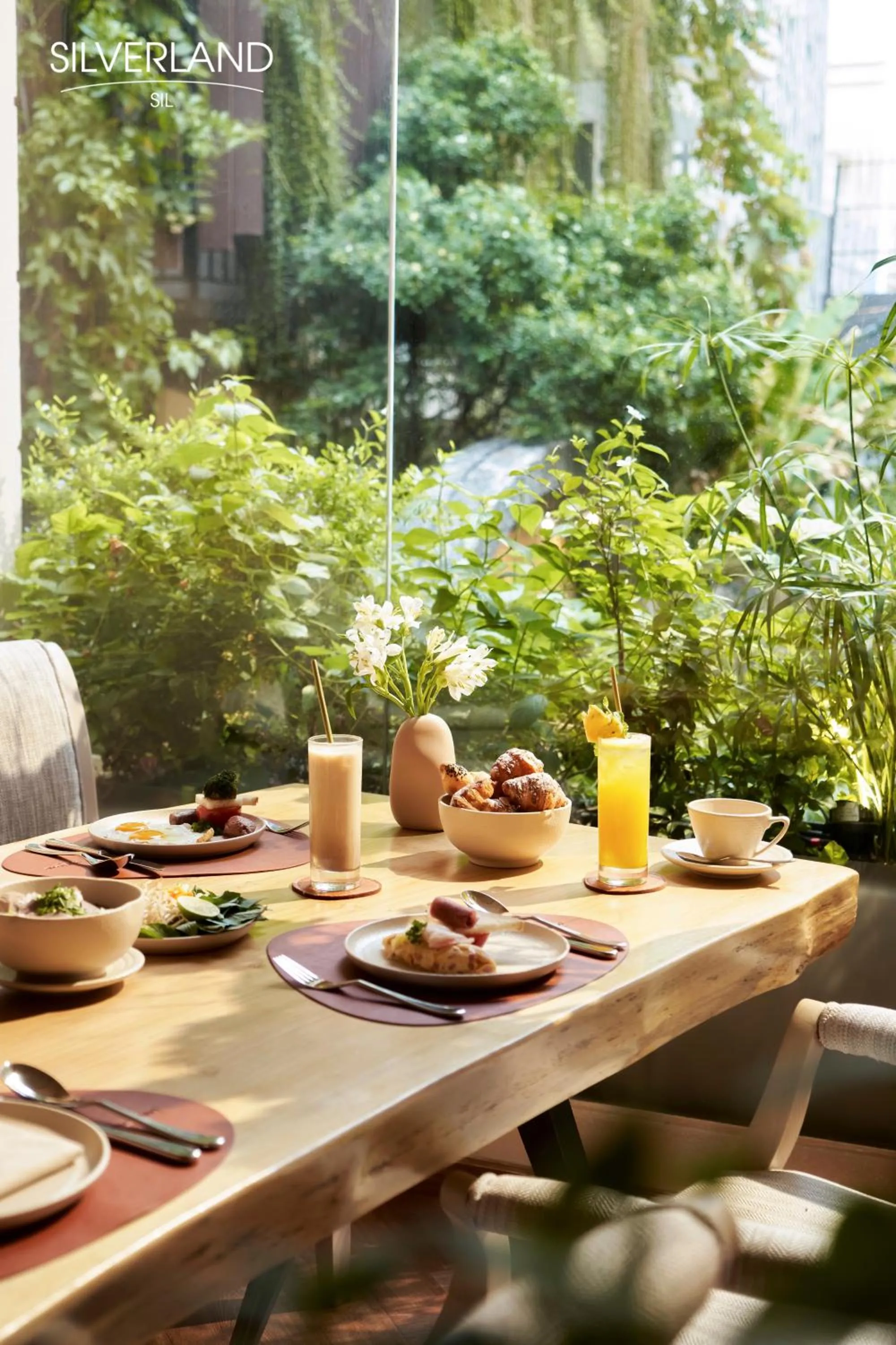 Food and drinks in Silverland Sil Hotel