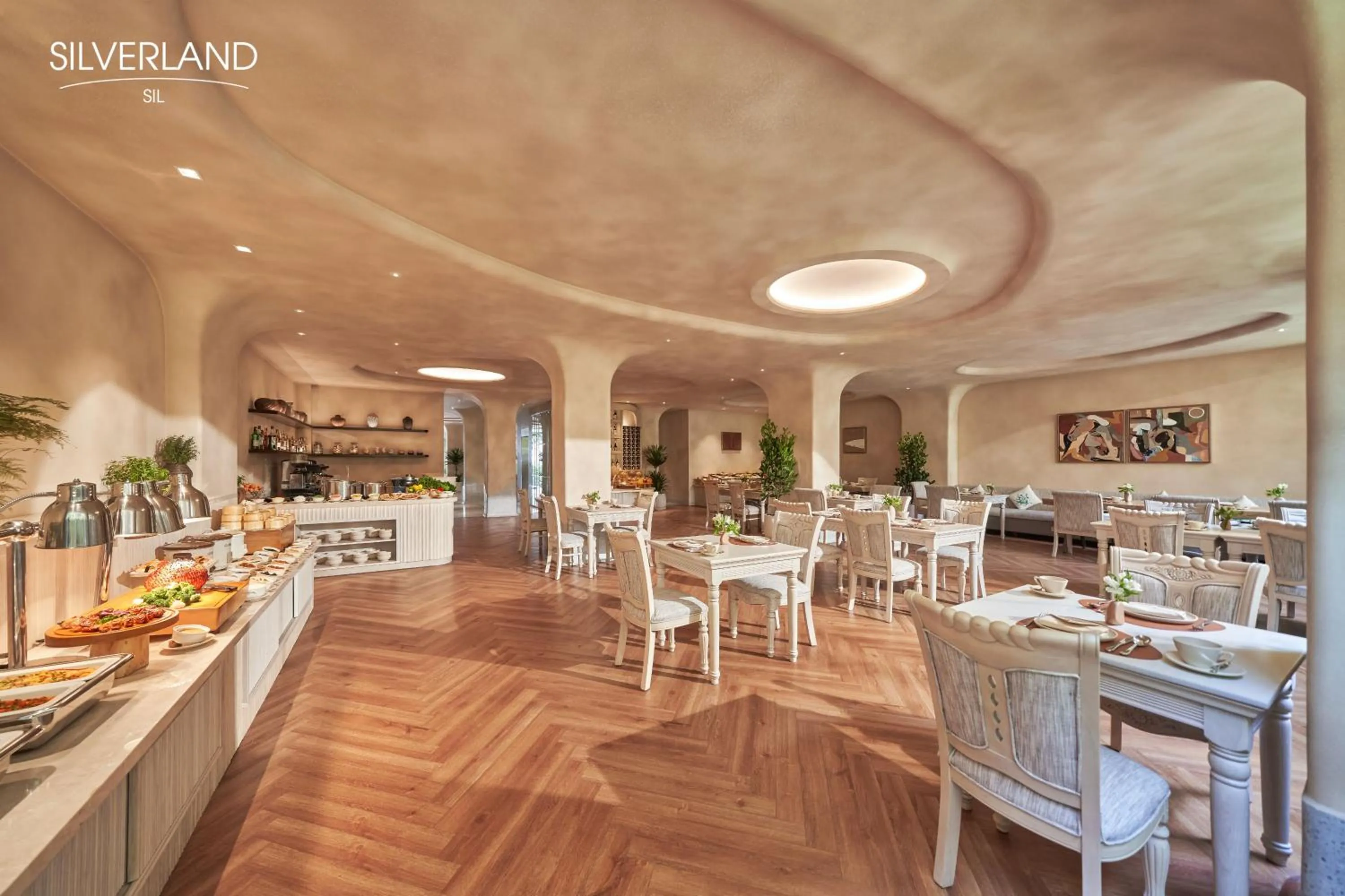 Restaurant/places to eat in Silverland Sil Hotel