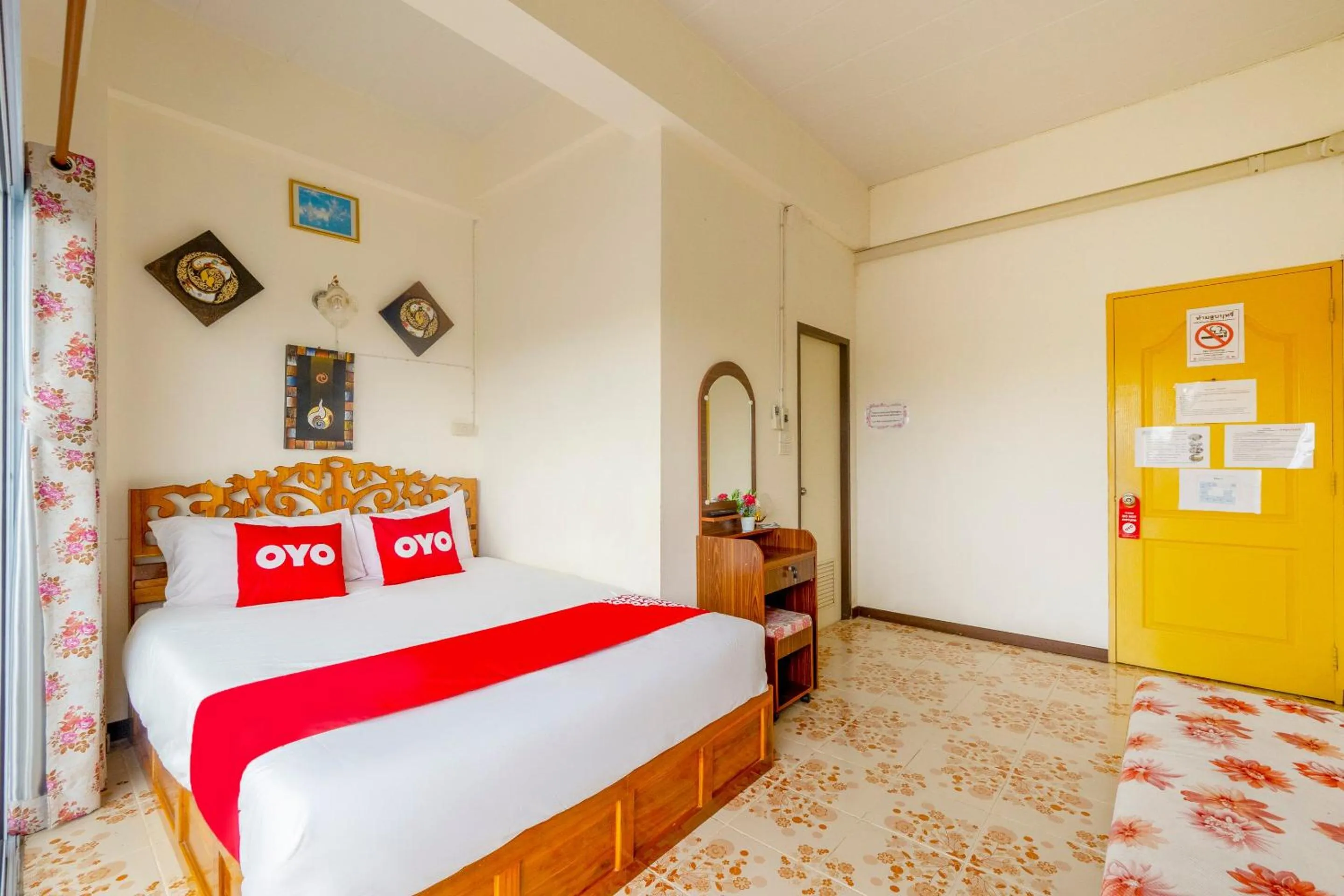 Bedroom in OYO 906 Bann One Love