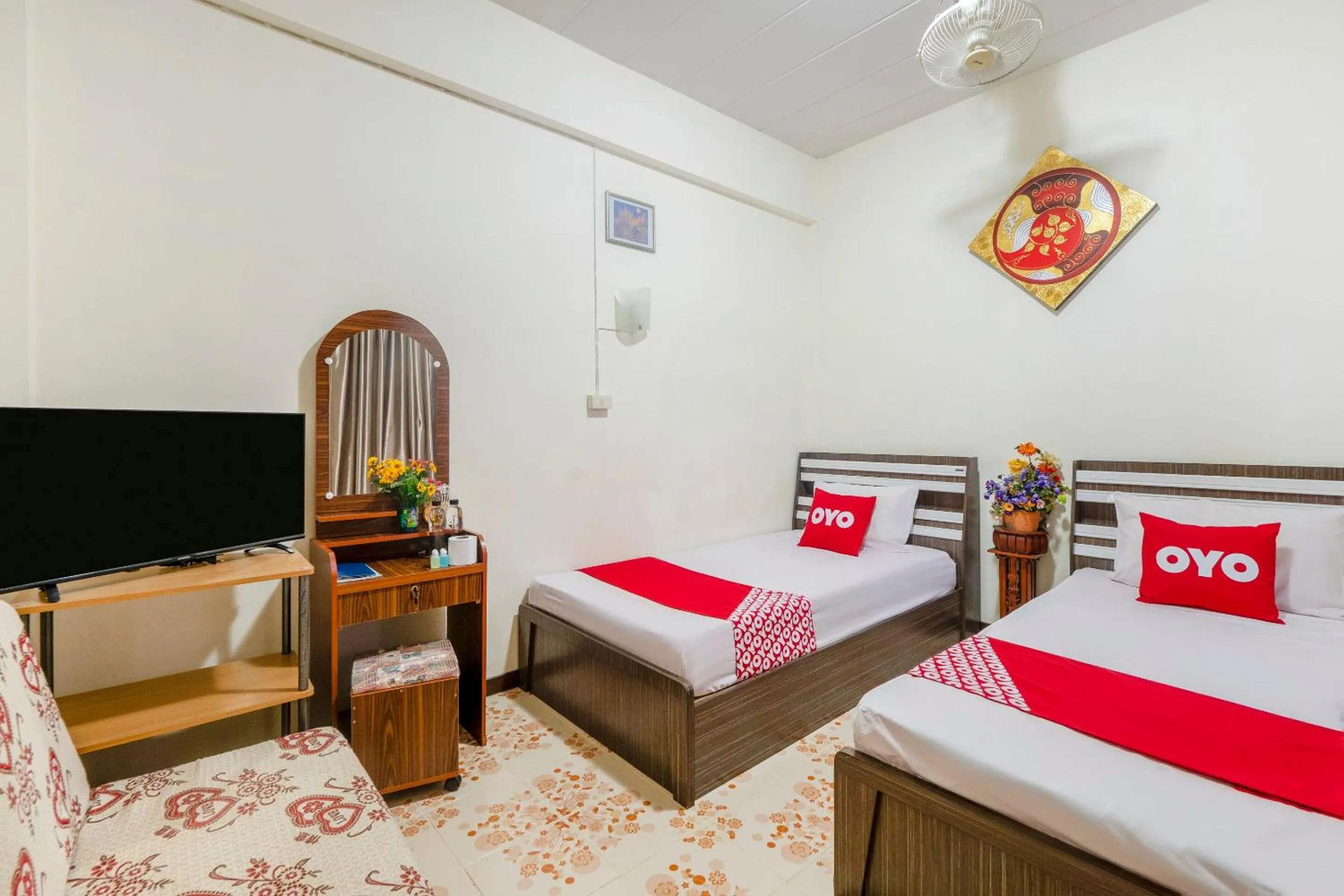 Bedroom, TV/Entertainment Center in OYO 906 Bann One Love