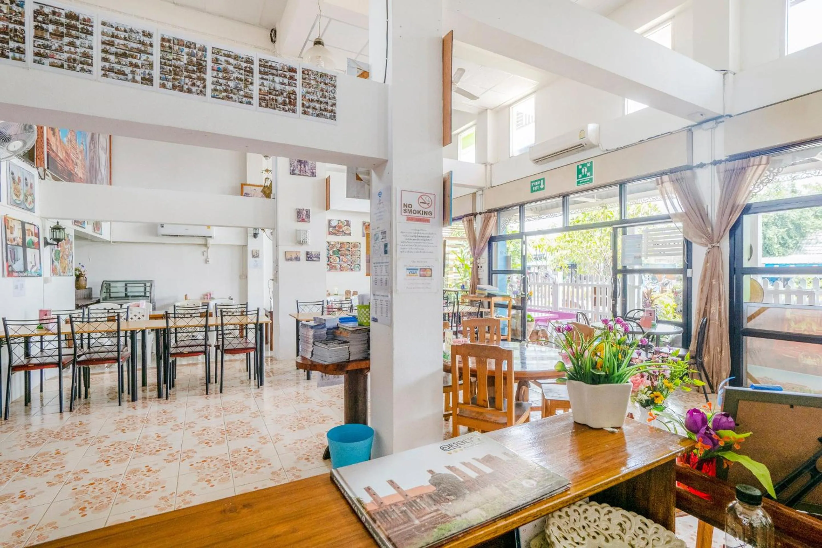 Restaurant/Places to Eat in OYO 906 Bann One Love