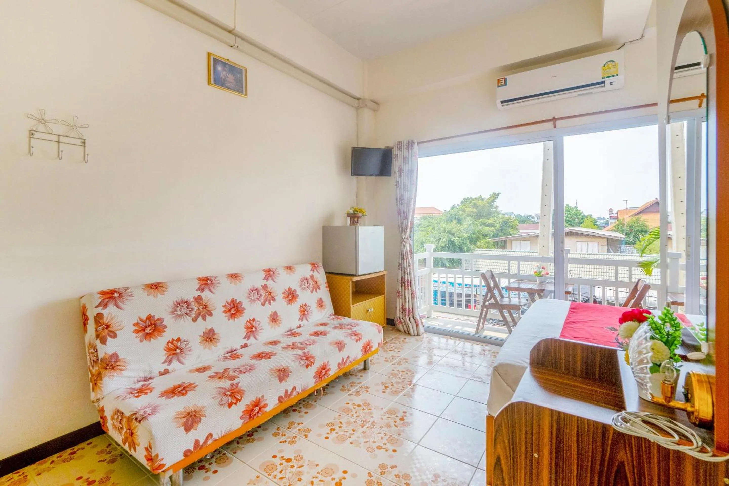 Bedroom in OYO 906 Bann One Love