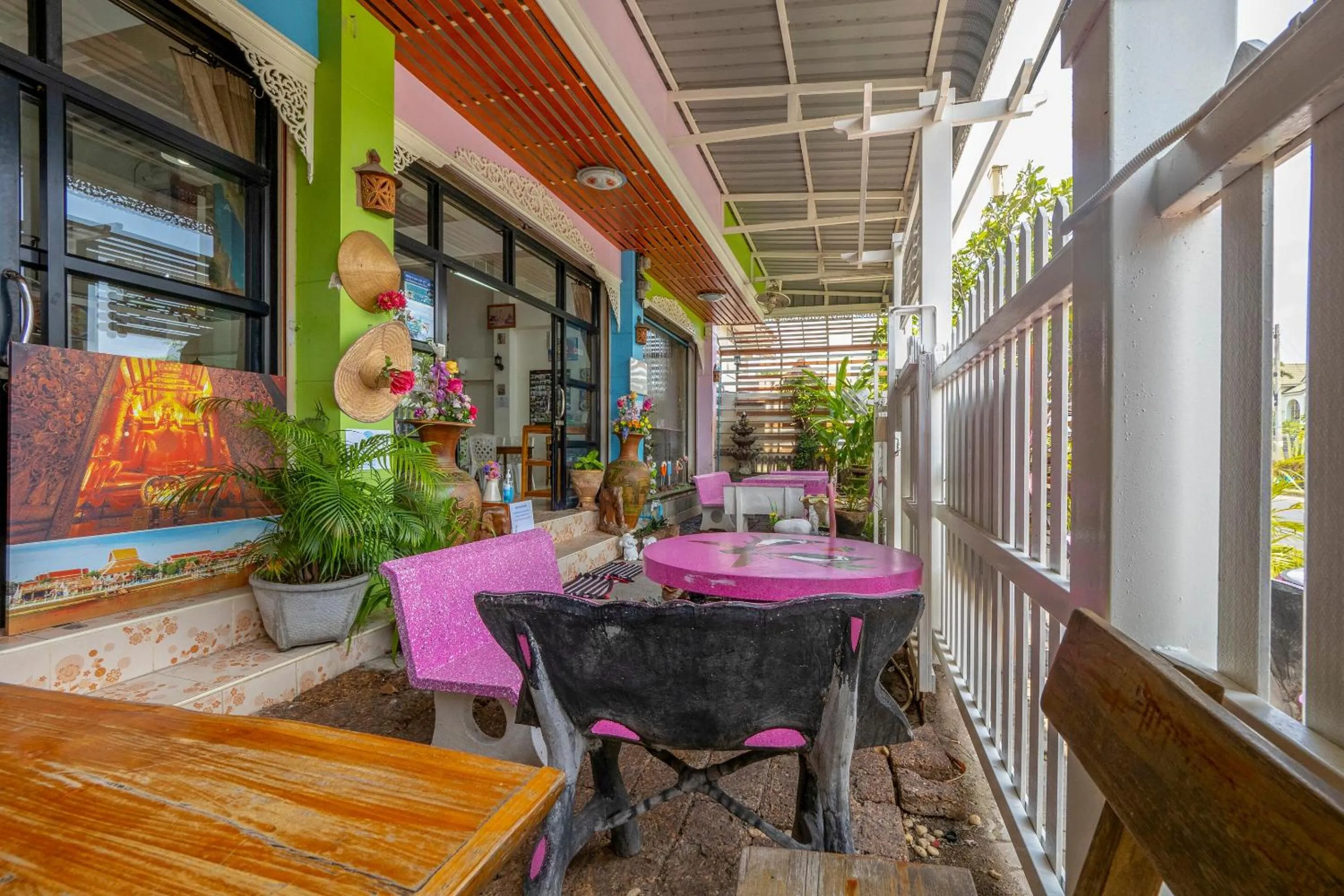 Lobby or reception in OYO 906 Bann One Love