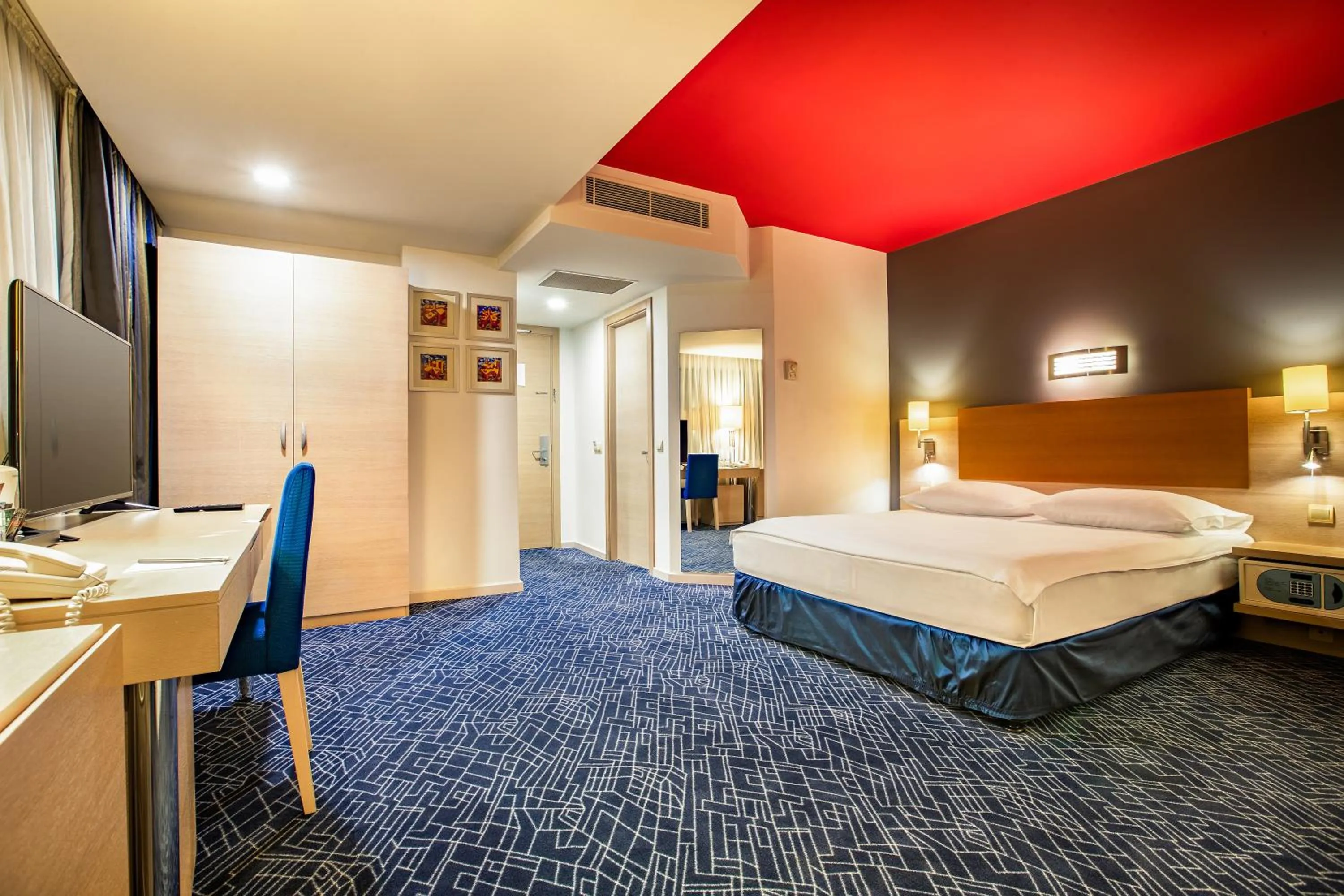 Living room, Bed in Radisson Hotel Baku