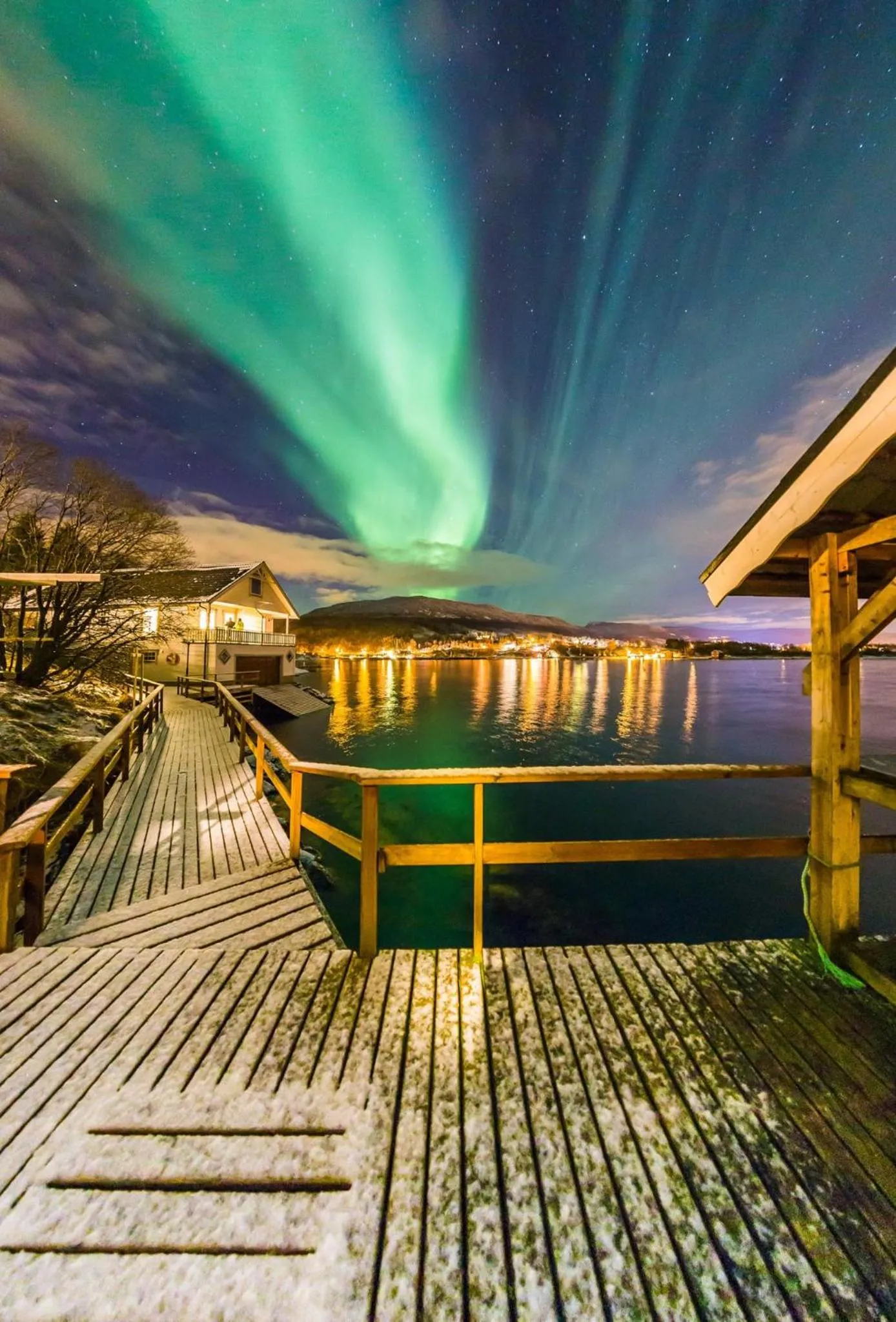 People in Furoy Hotel Apartments and Boating