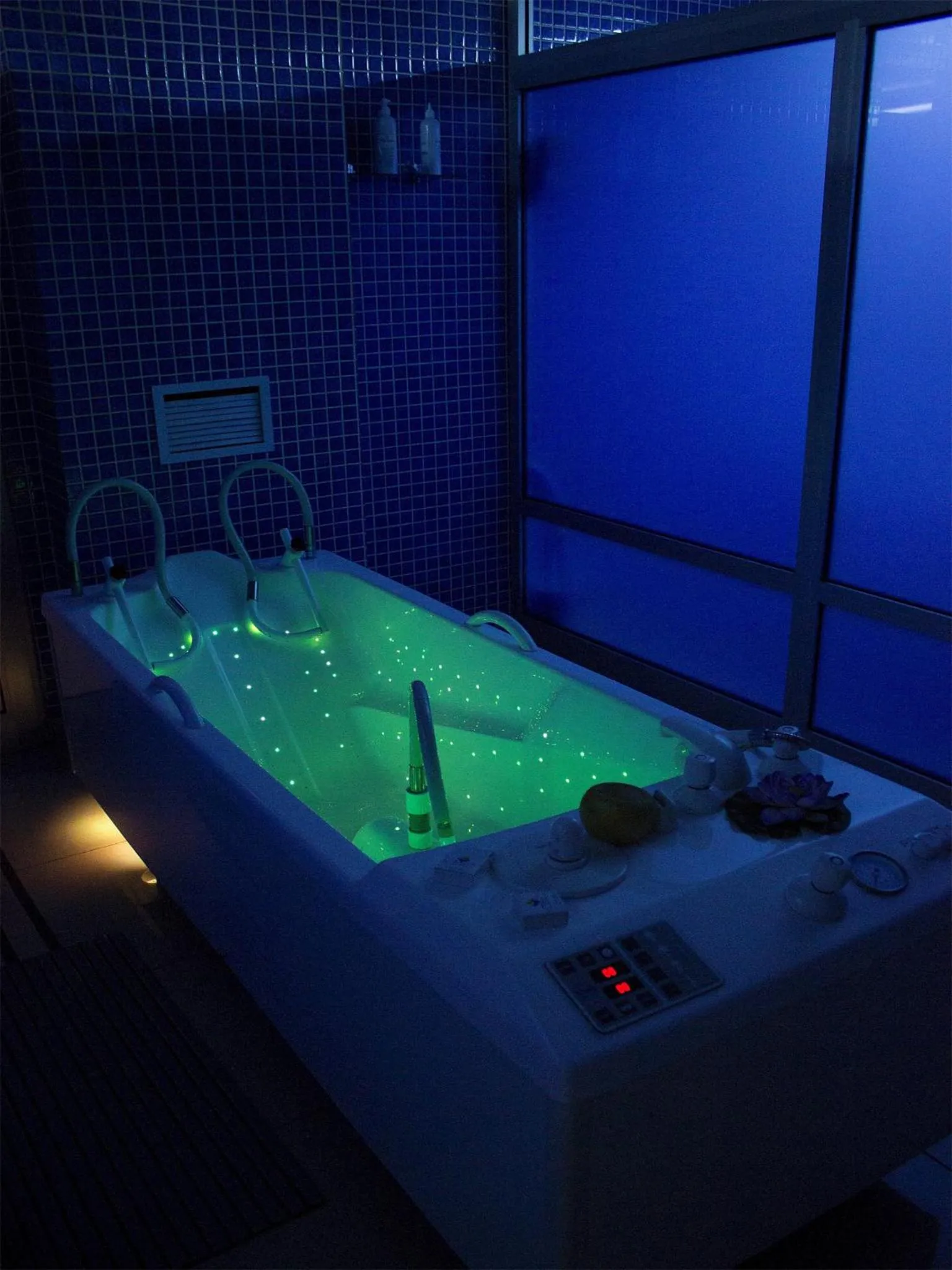 Hot Tub in Aquapark Hotel & Villas