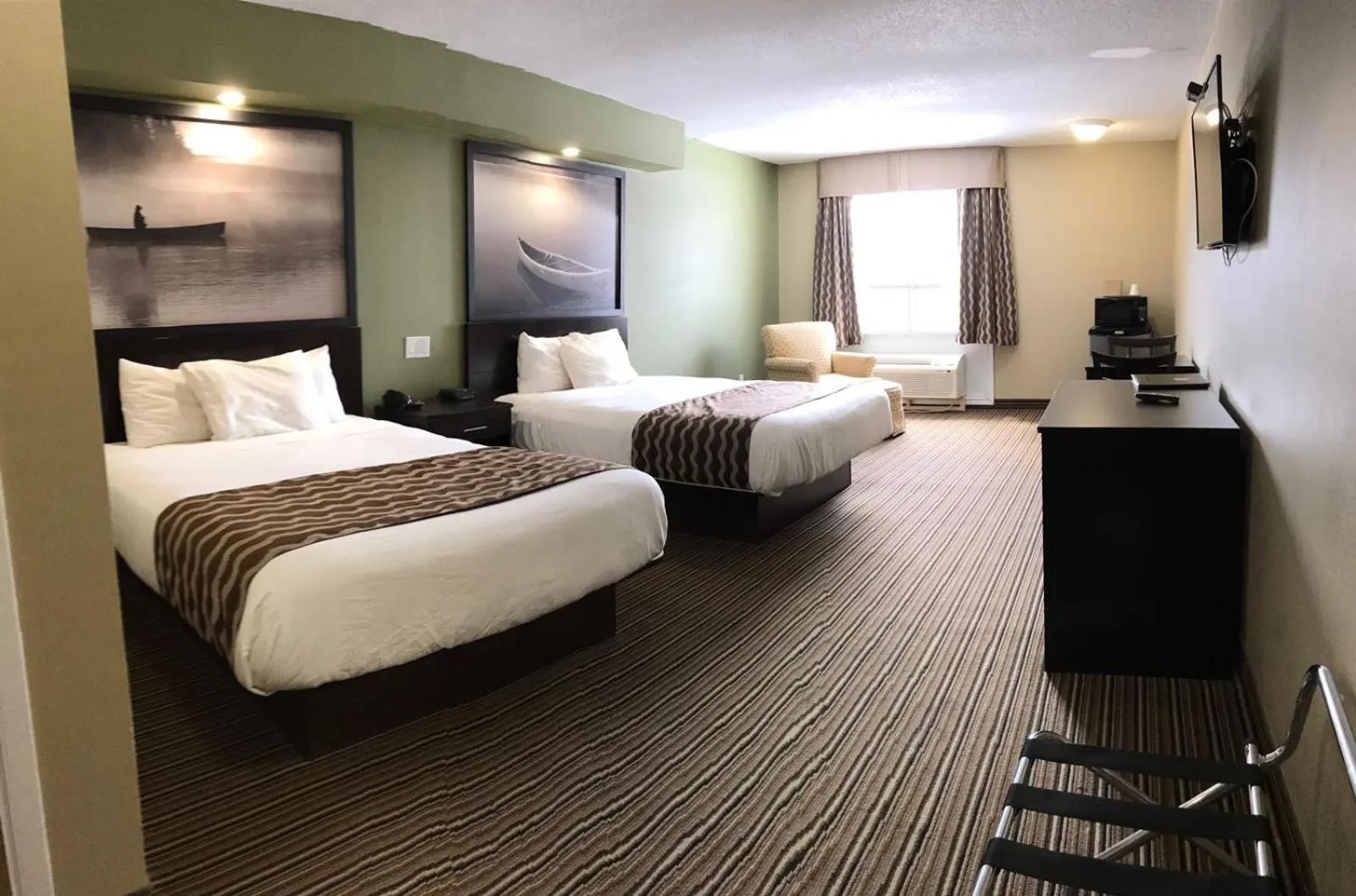 Photo of the whole room, Bed in red maple inn and suites
