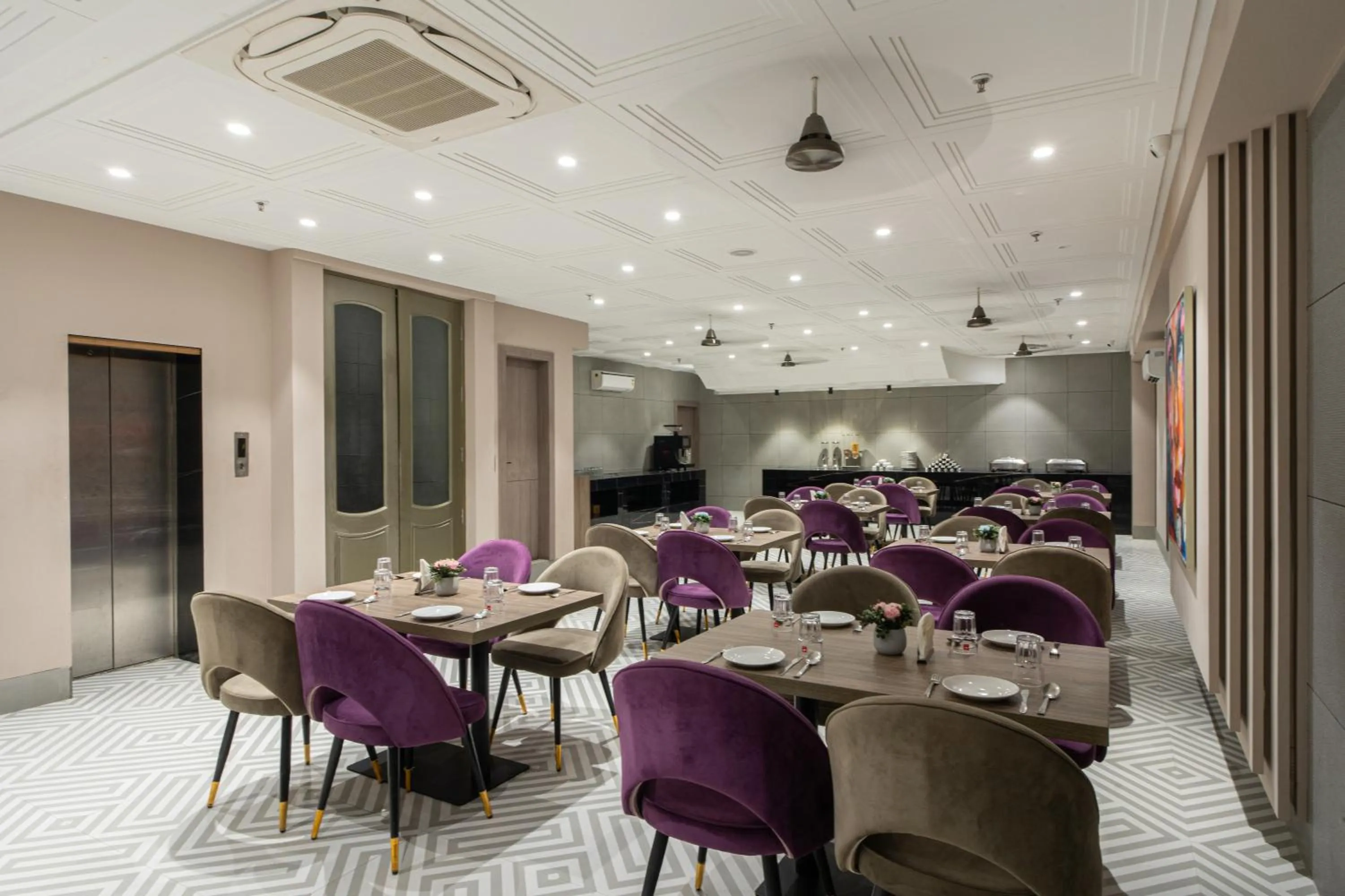 Restaurant/places to eat in Hotel Sunstar Grand