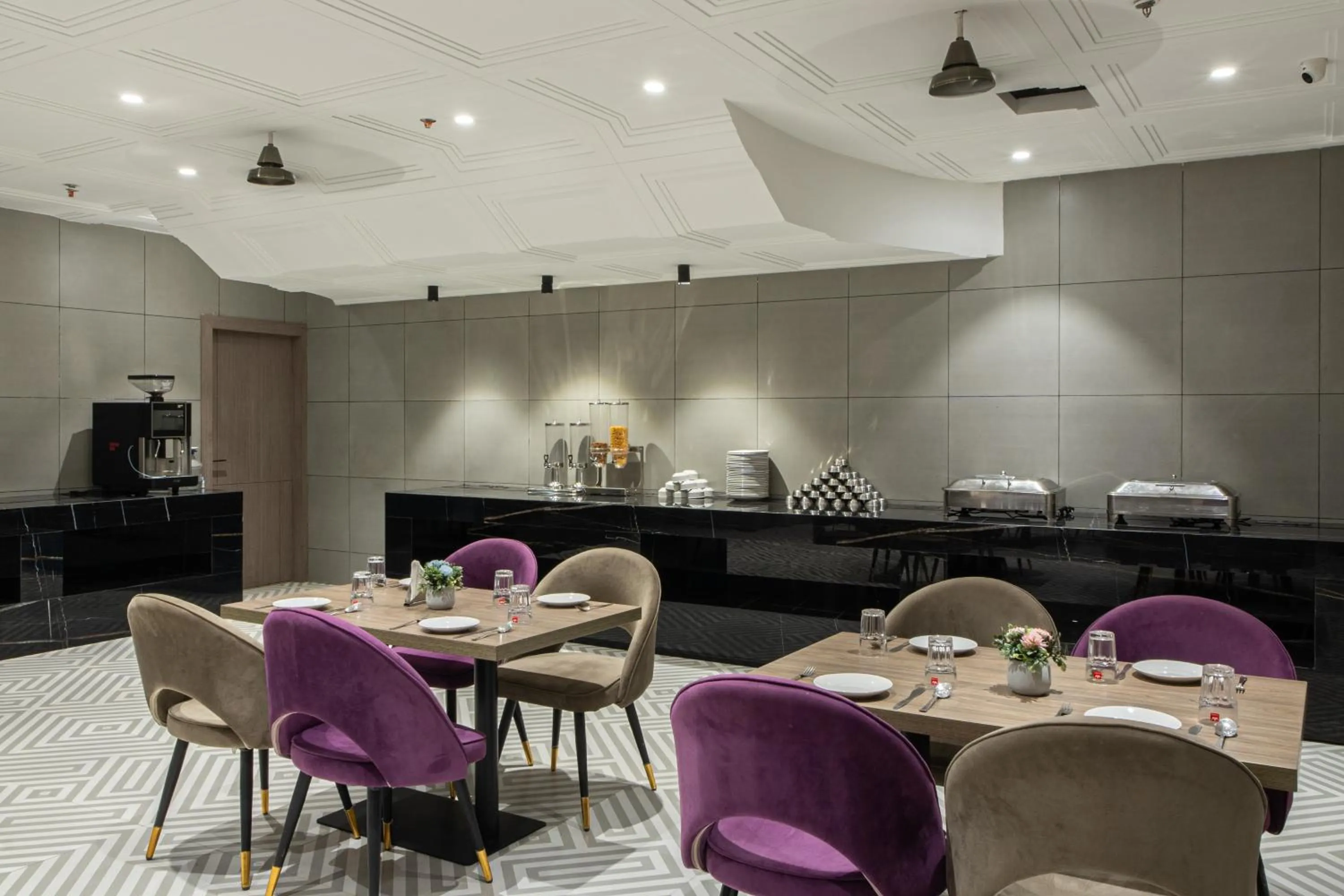 Restaurant/places to eat in Hotel Sunstar Grand