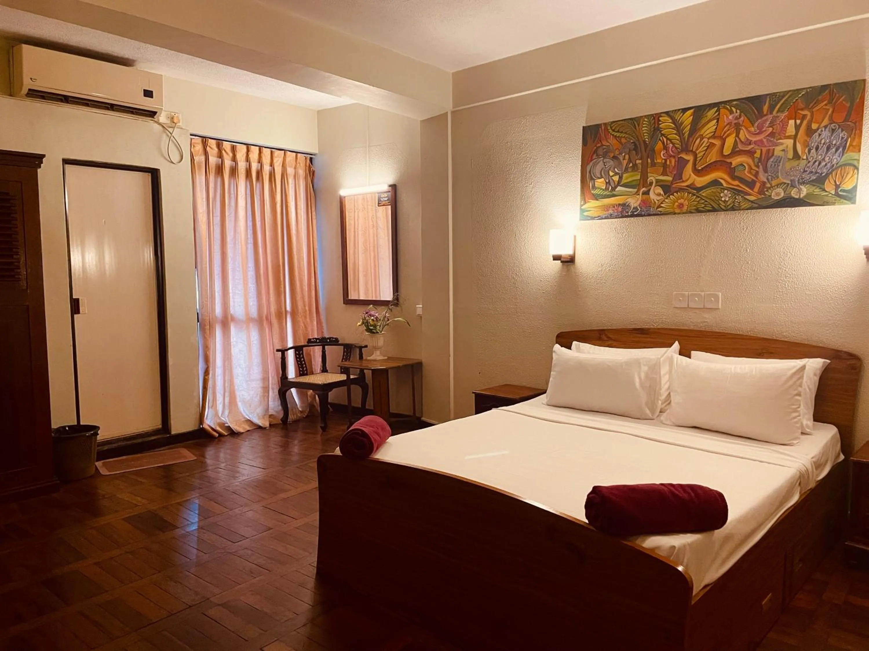 Bedroom, Bed in Omega Regency Colombo