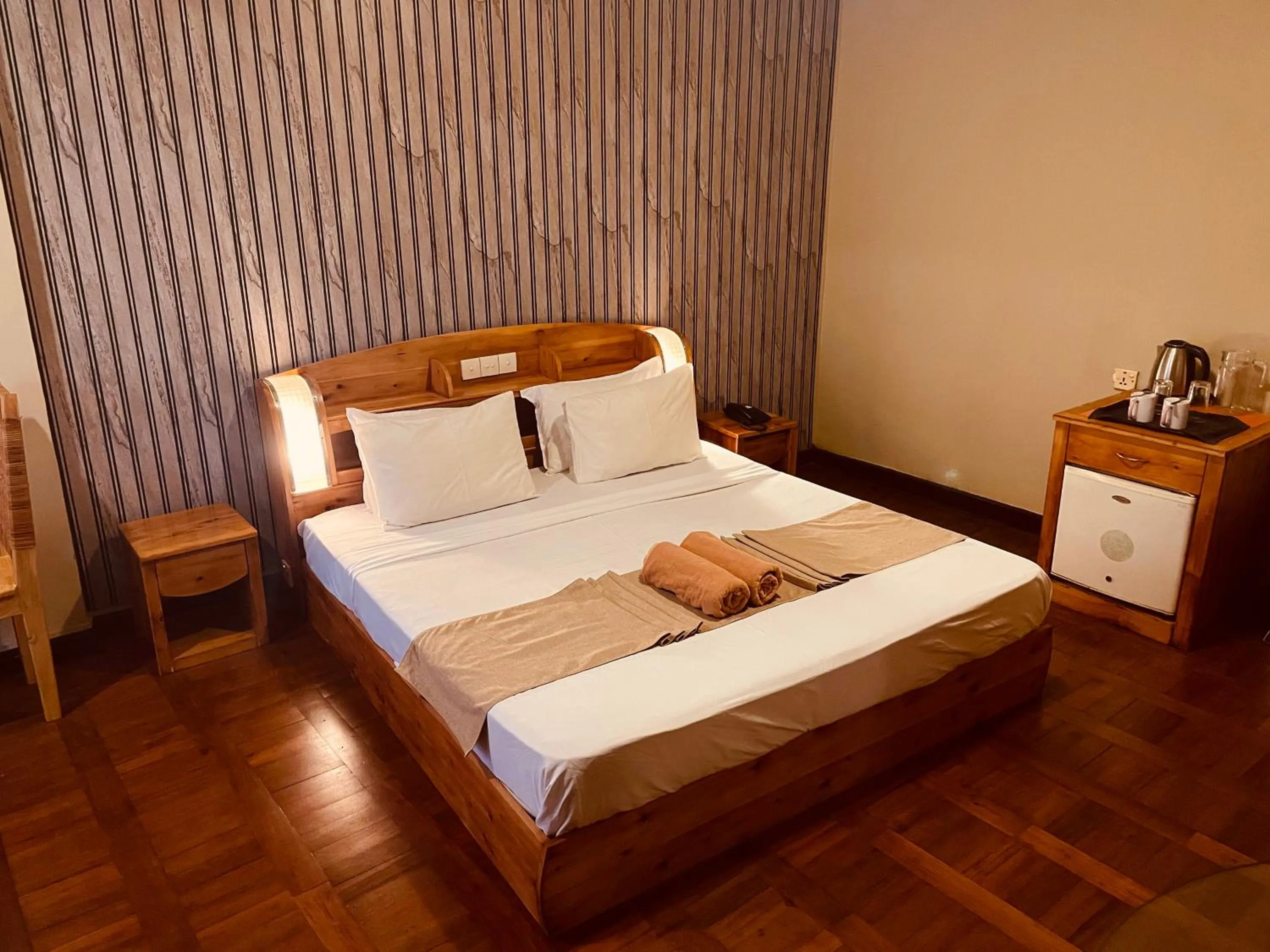 Bedroom, Bed in Omega Regency Colombo