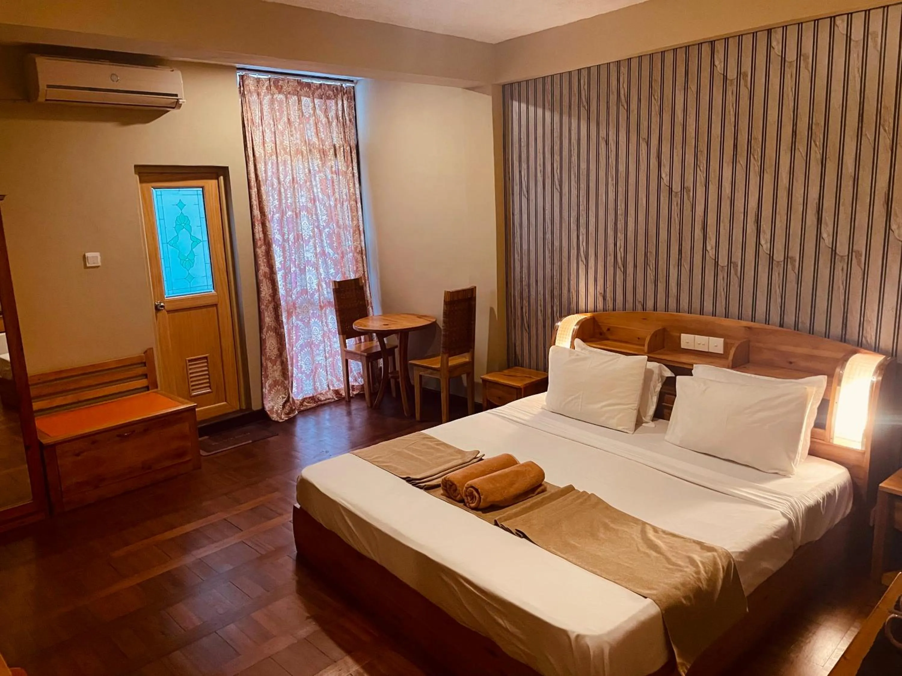 Bedroom, Bed in Omega Regency Colombo