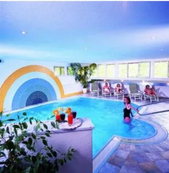 Swimming pool in Hotel Edelweiss