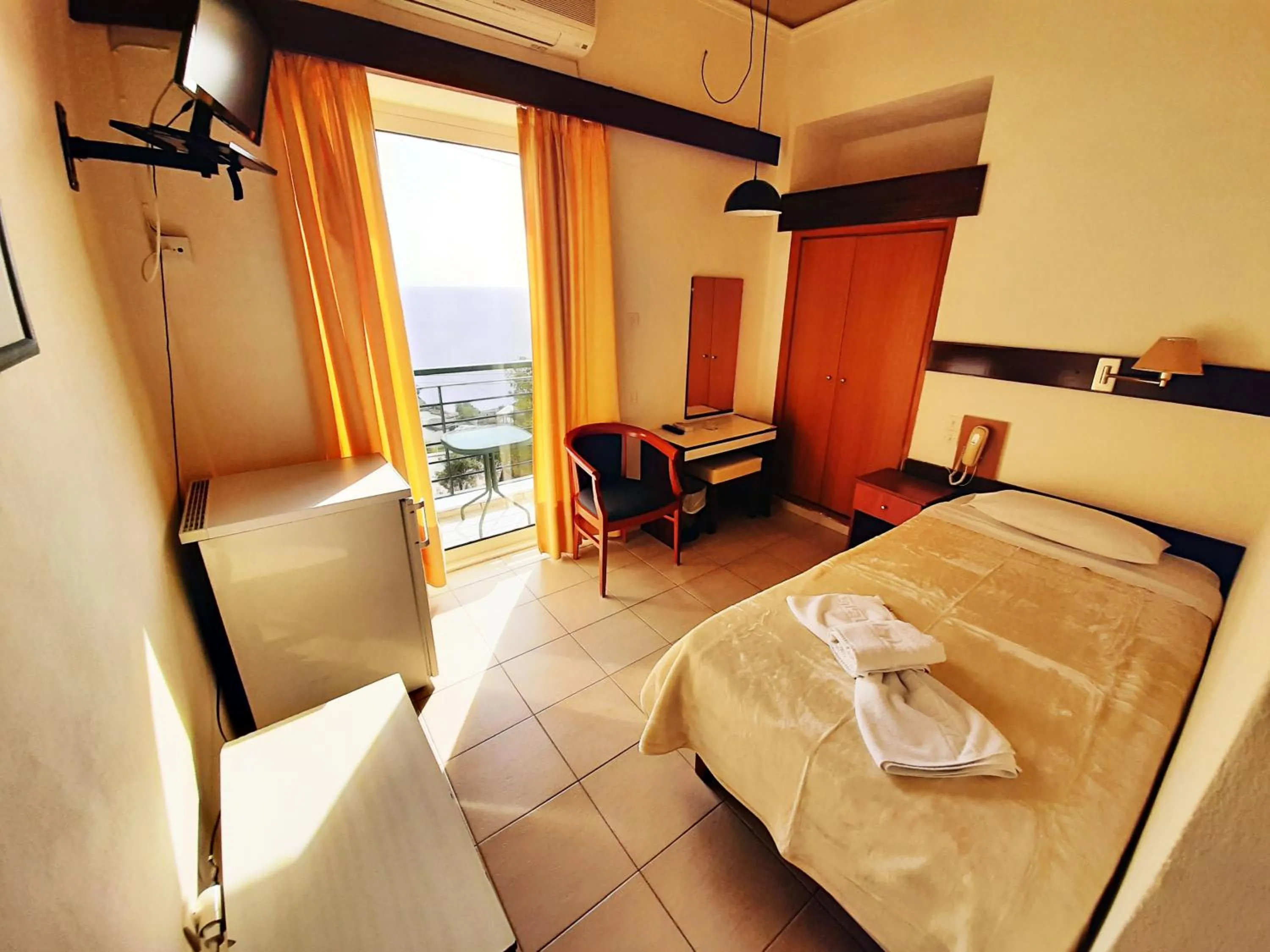 View (from property/room), Bed in Mitho Hotel Spa