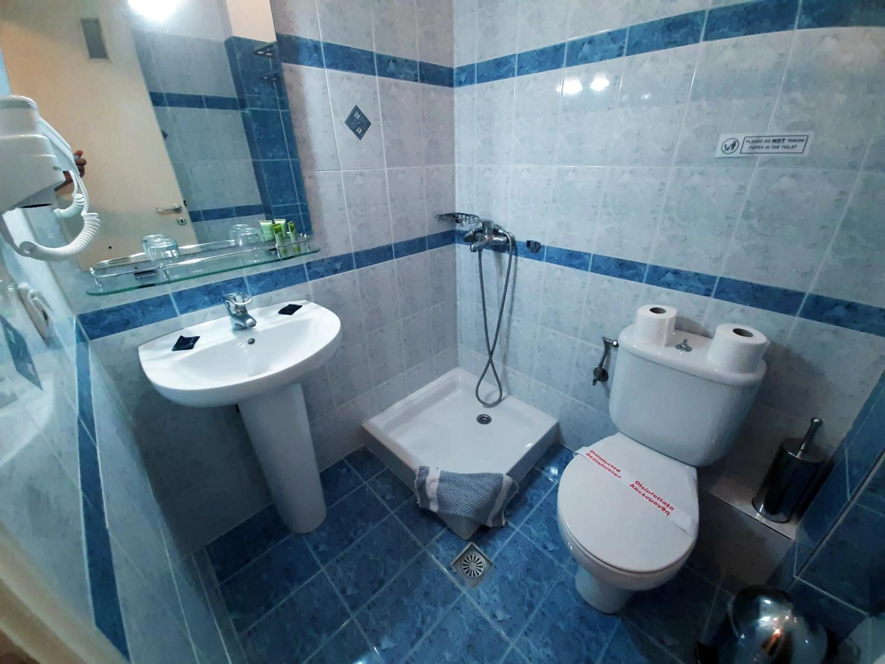 Shower in Mitho Hotel Spa