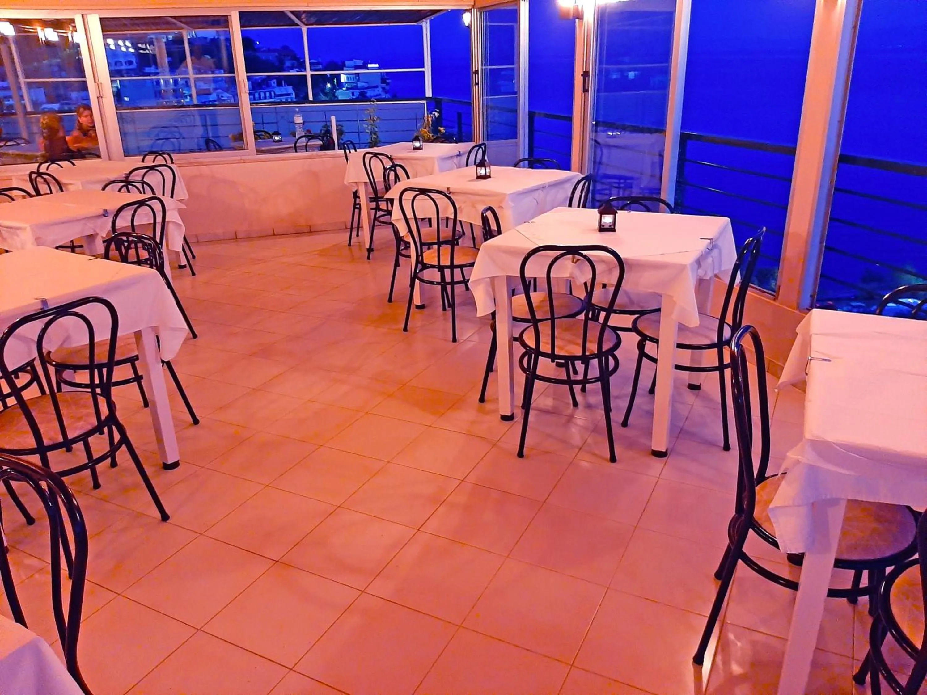 Restaurant/places to eat in Mitho Hotel Spa