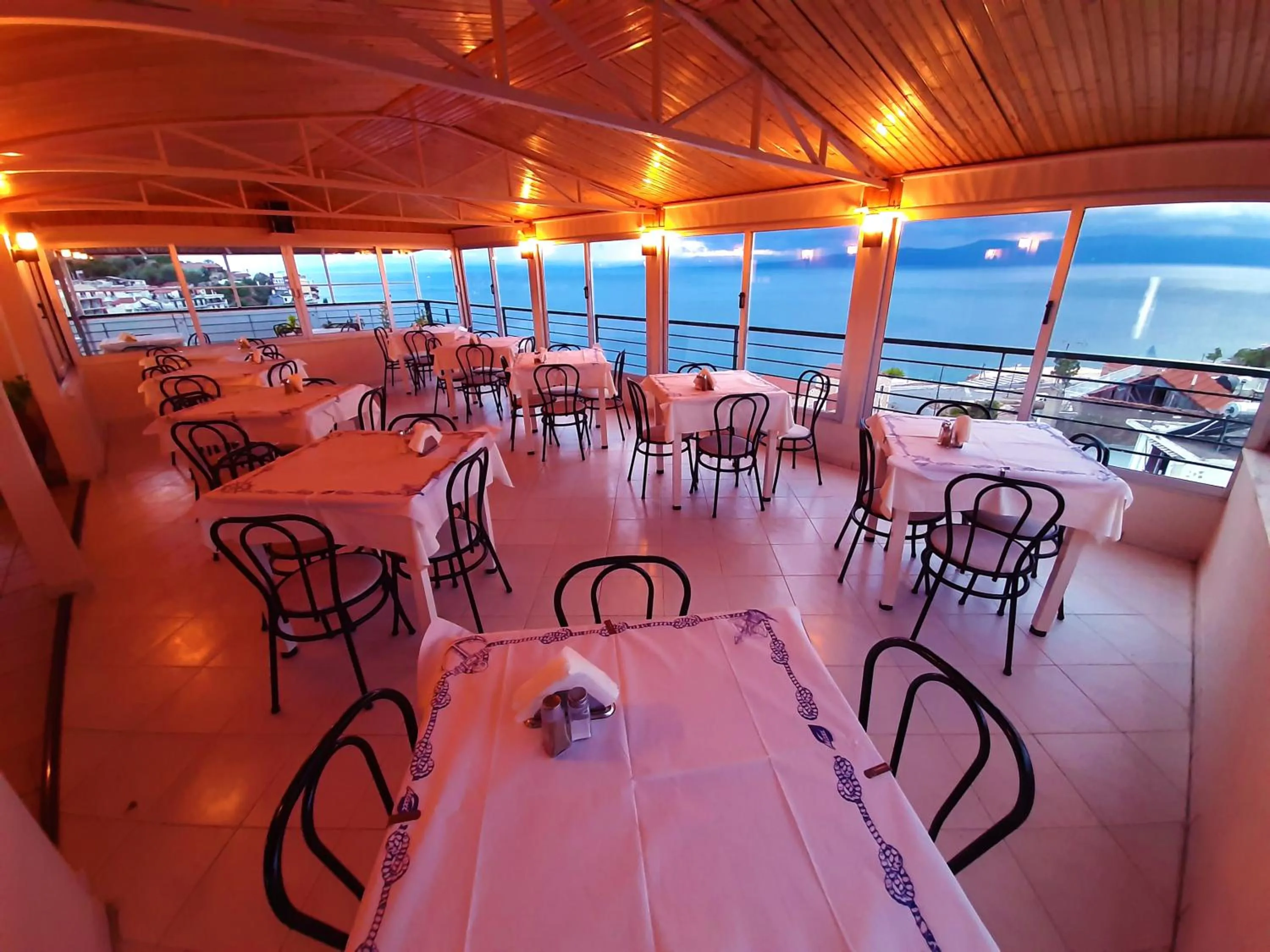 Restaurant/places to eat in Mitho Hotel Spa