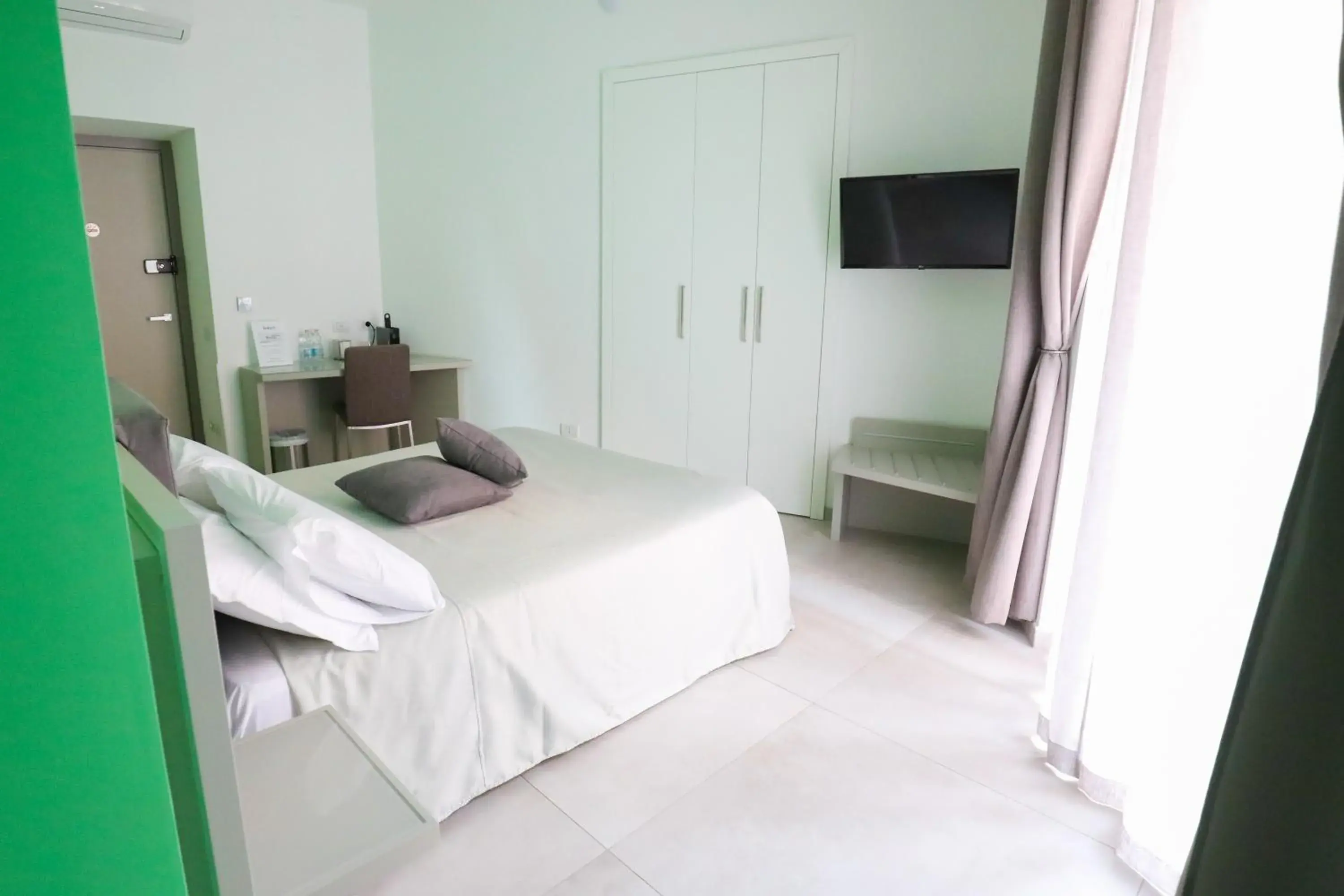 Bed in Toledo 16 Luxury Suites Bed in Toledo 16 Luxury Suites