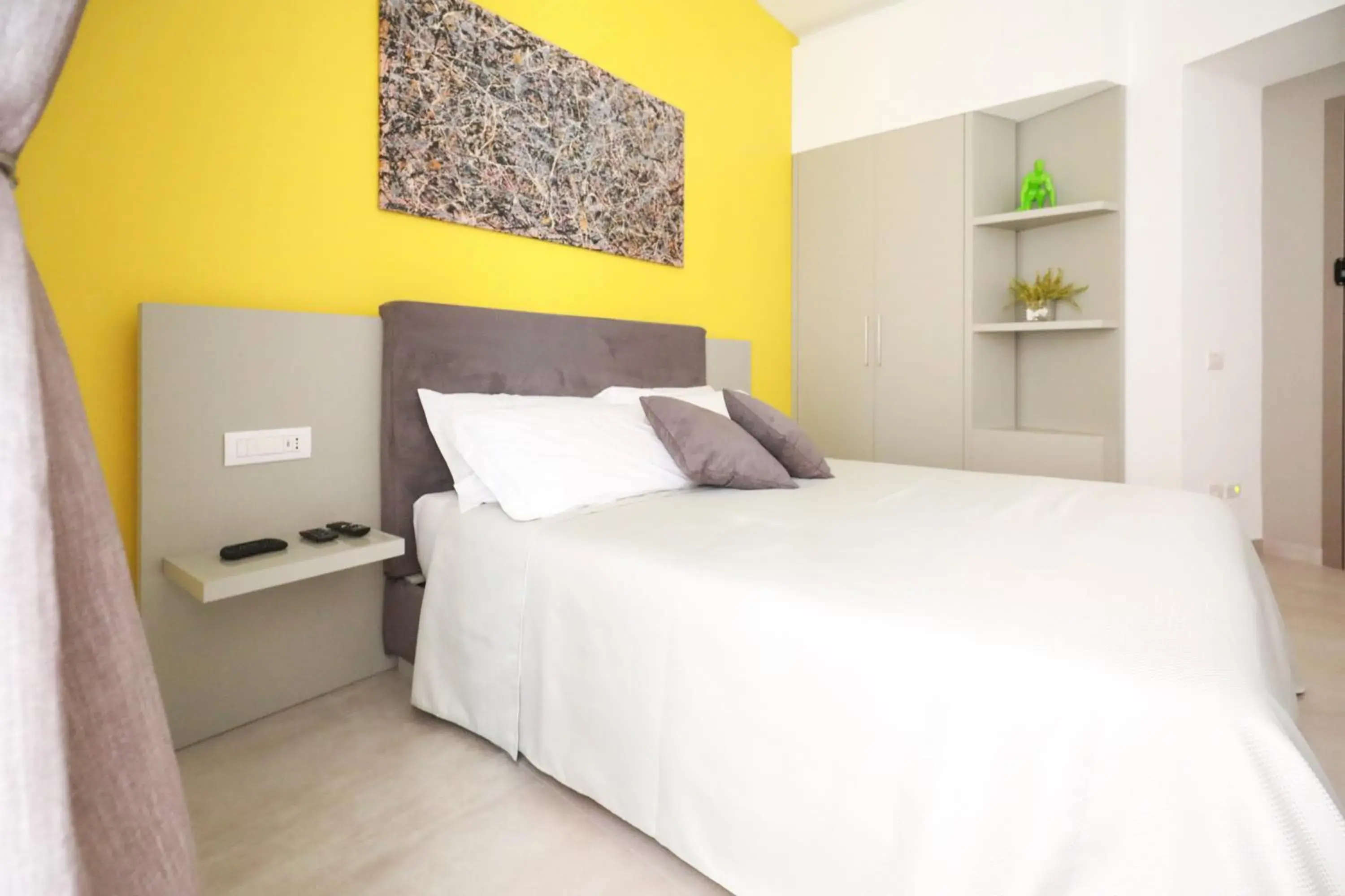 Bed in Toledo 16 Luxury Suites Bed in Toledo 16 Luxury Suites