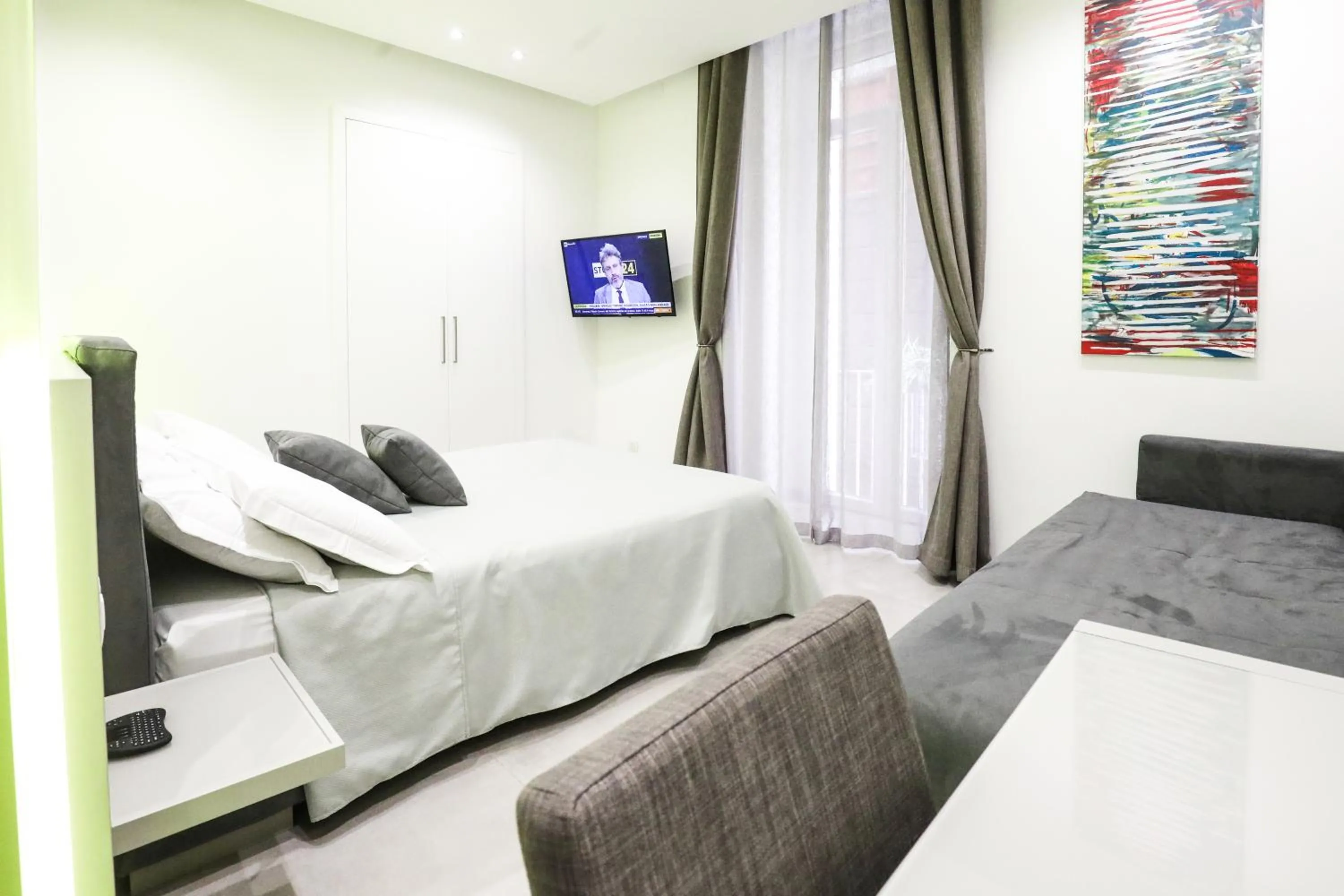 Bed in Toledo 16 Luxury Suites