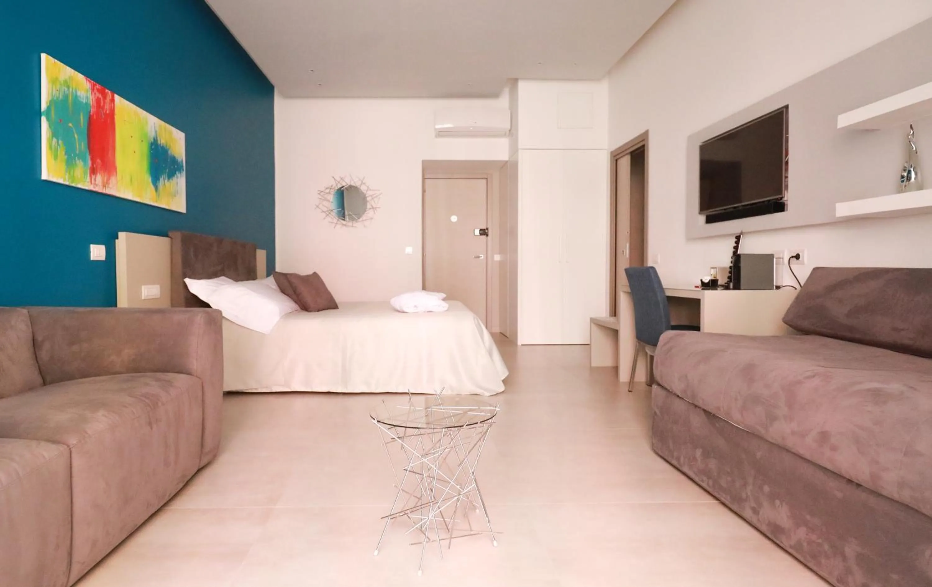 Bed in Toledo 16 Luxury Suites