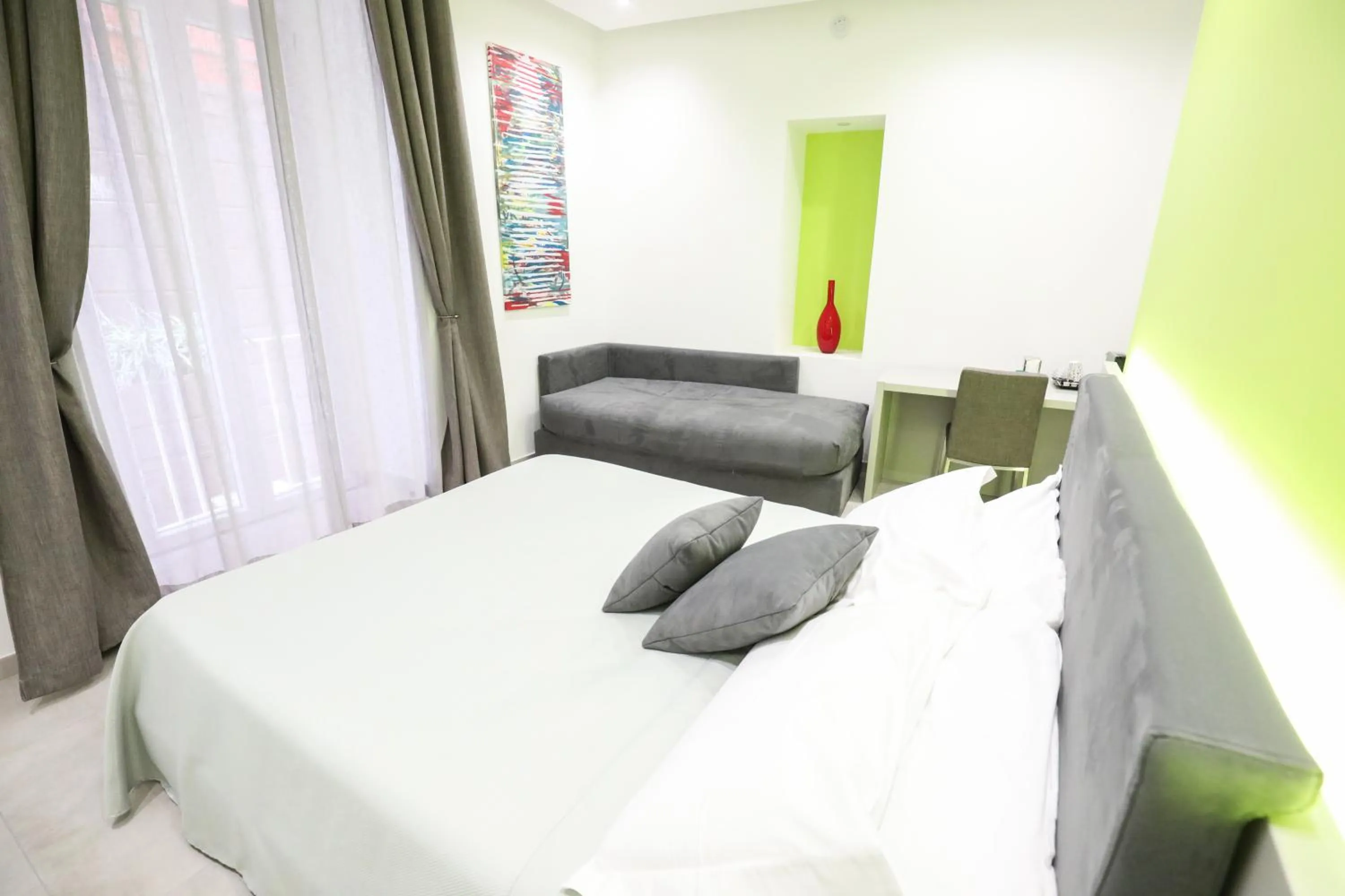 Bed in Toledo 16 Luxury Suites