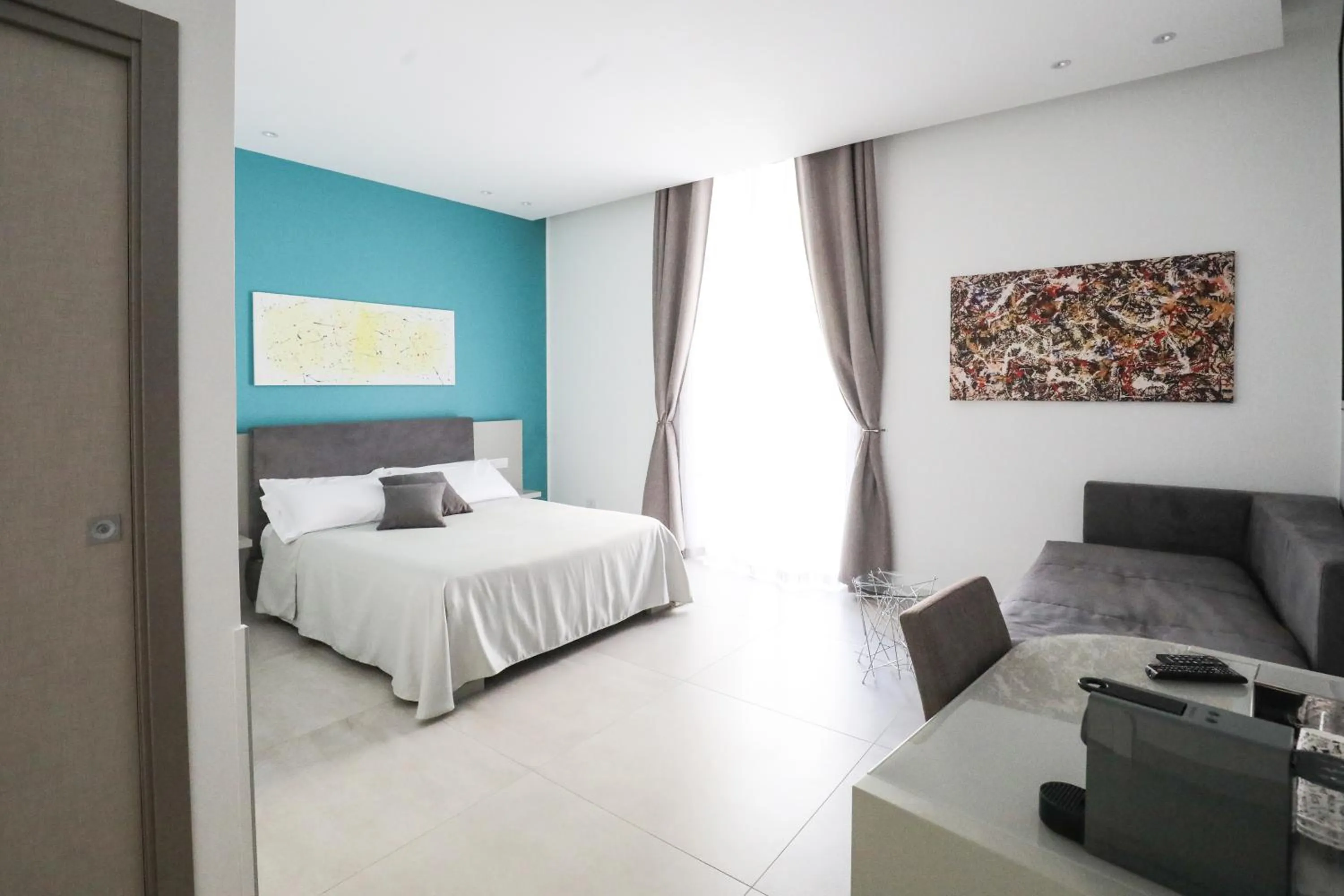 Bed in Toledo 16 Luxury Suites