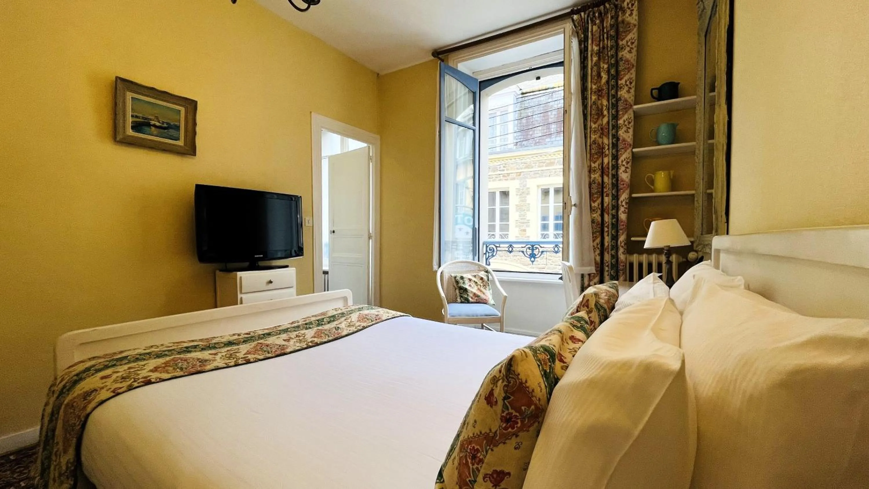 Bedroom, Bed in Logis Hôtel Restaurant le Printania